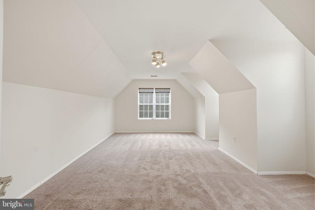 21392 GLEBE VIEW DRIVE