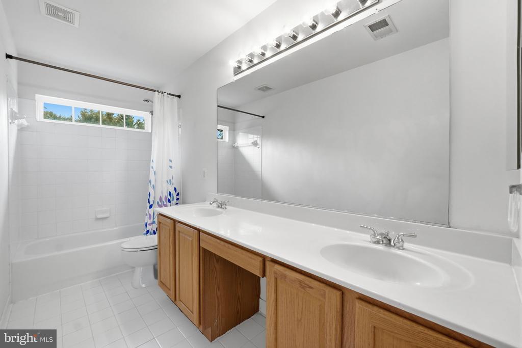 21392 GLEBE VIEW DRIVE