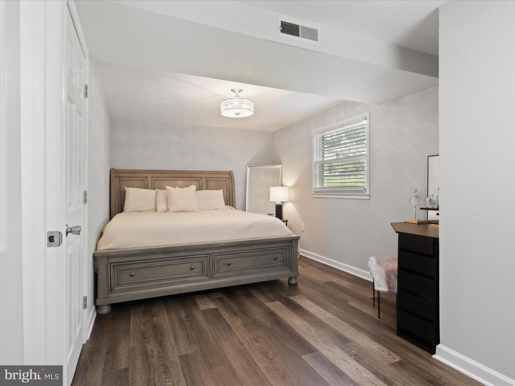 12927 Kingswell Dr