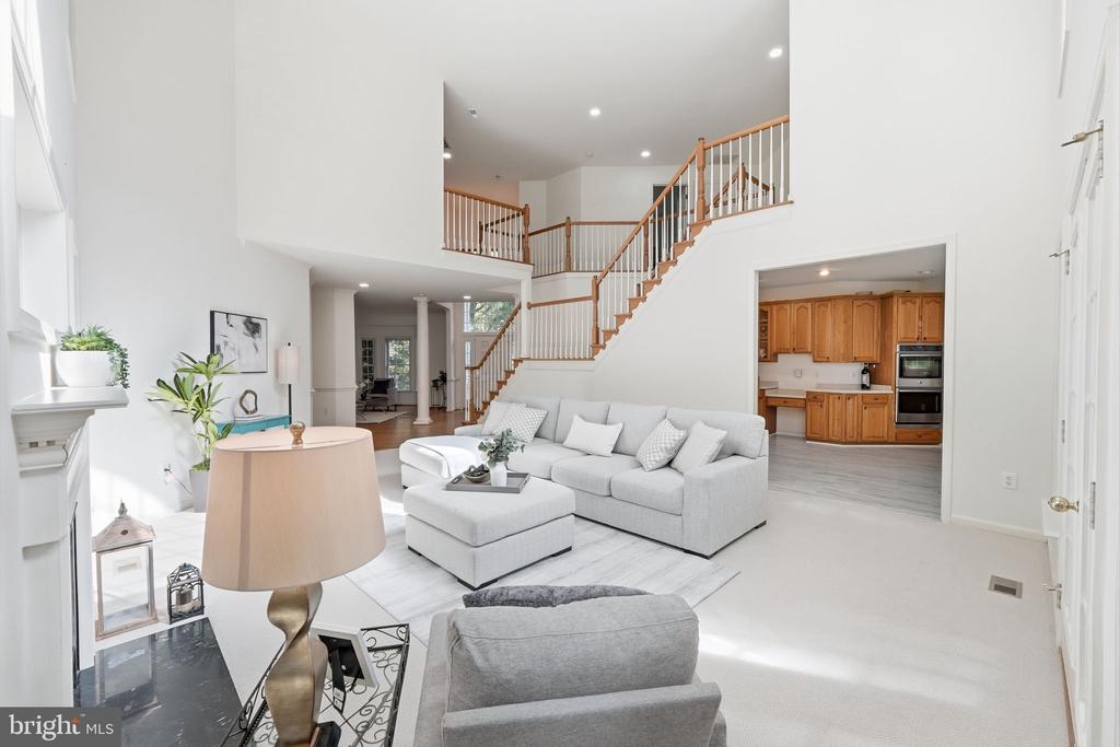 6195 TREYWOOD LANE