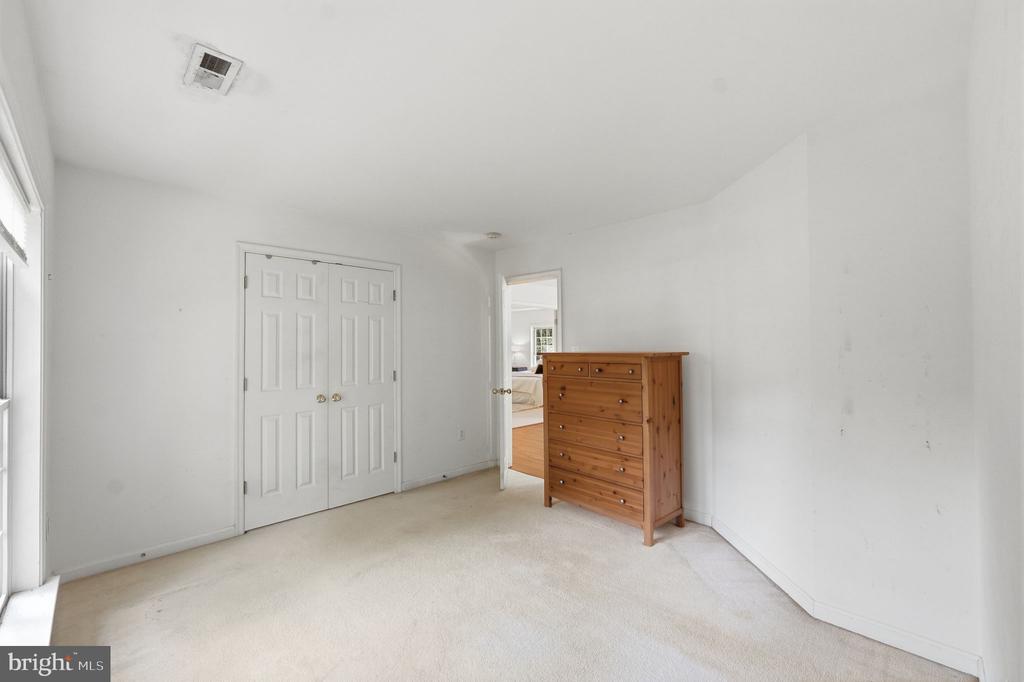 6195 TREYWOOD LANE
