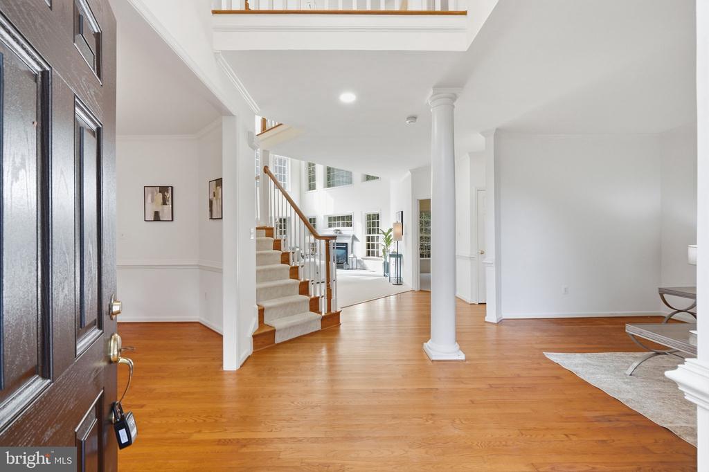 6195 TREYWOOD LANE