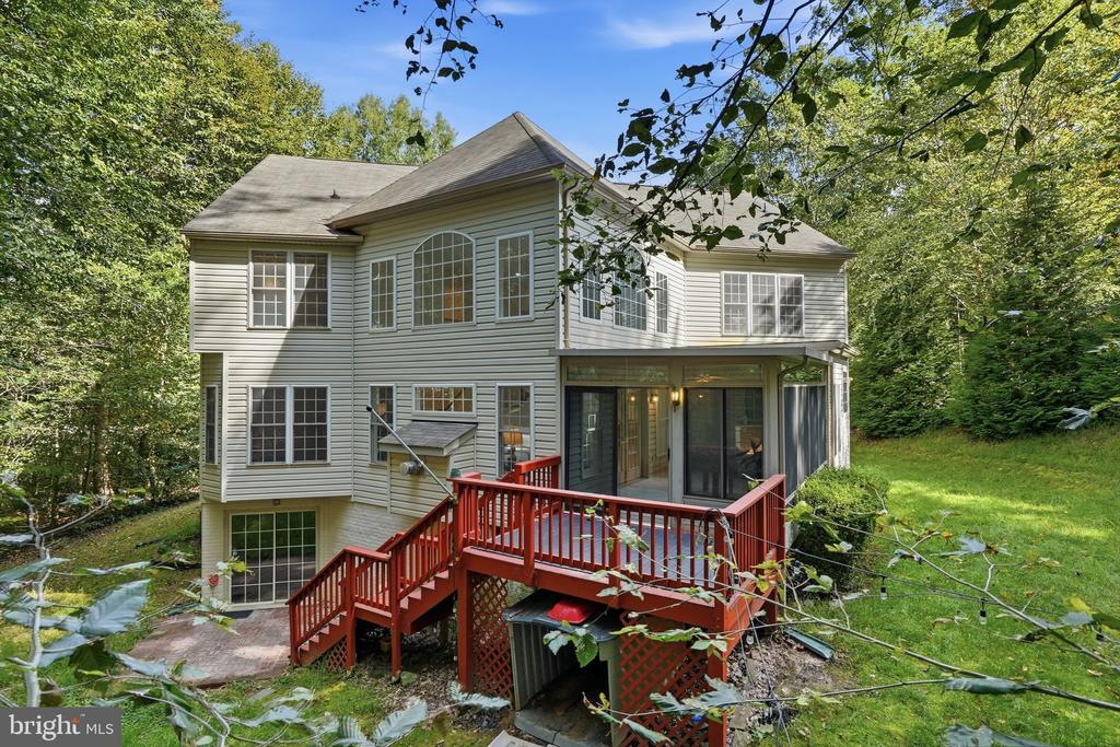 6195 TREYWOOD LANE