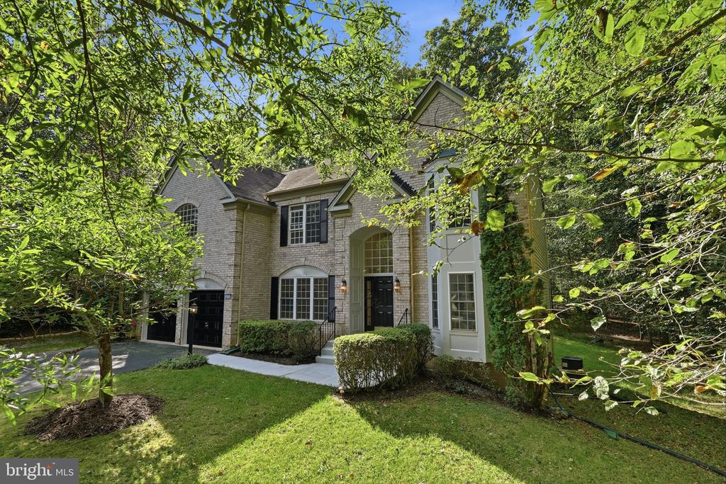 6195 TREYWOOD LANE