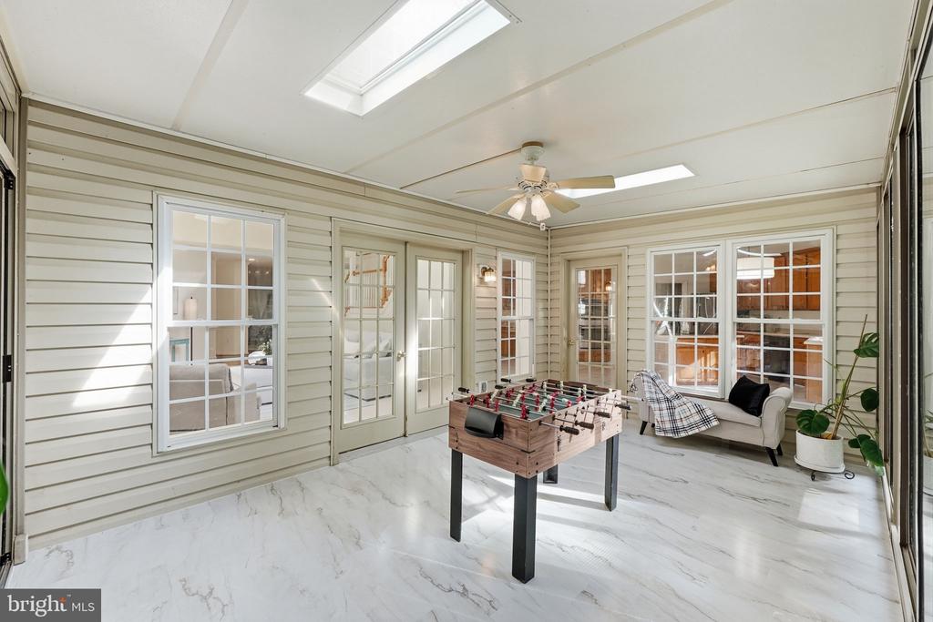 6195 TREYWOOD LANE