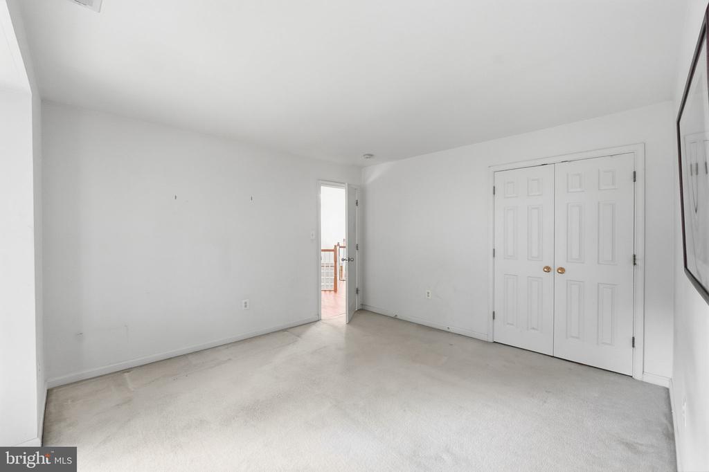 6195 TREYWOOD LANE