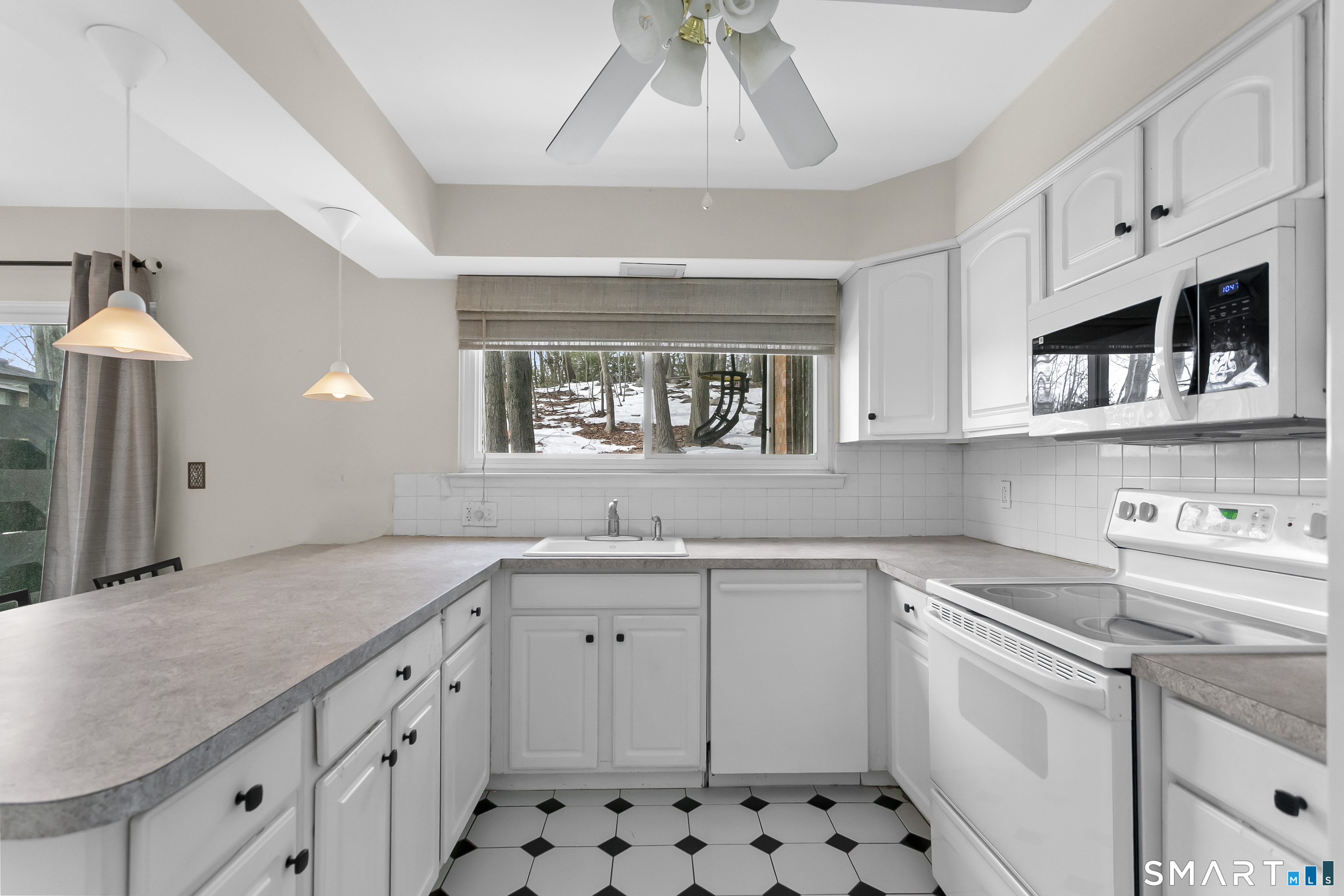 200 Woodmont Avenue 130