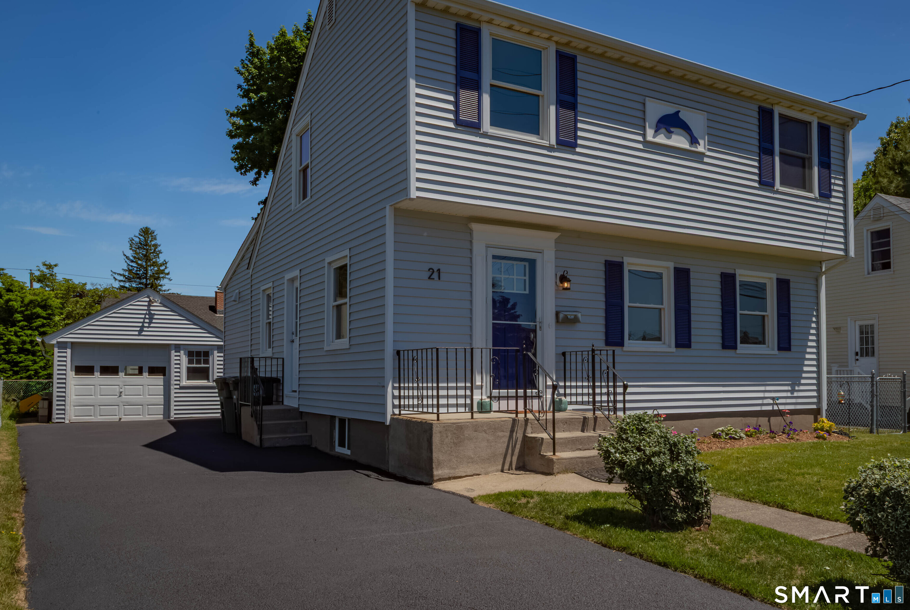21 Bertrose Avenue