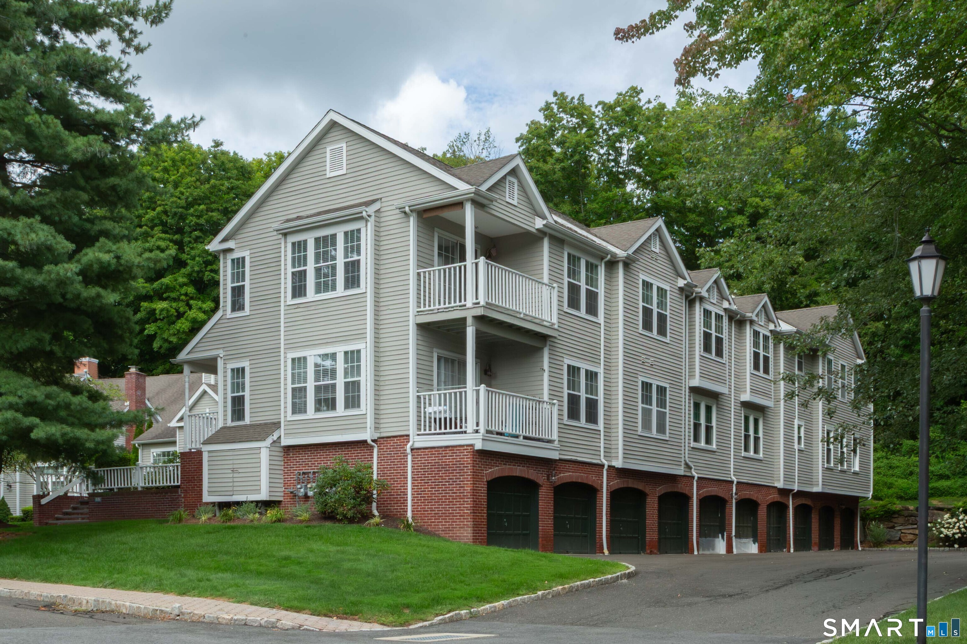 223 Mayfield Drive Unit: 223