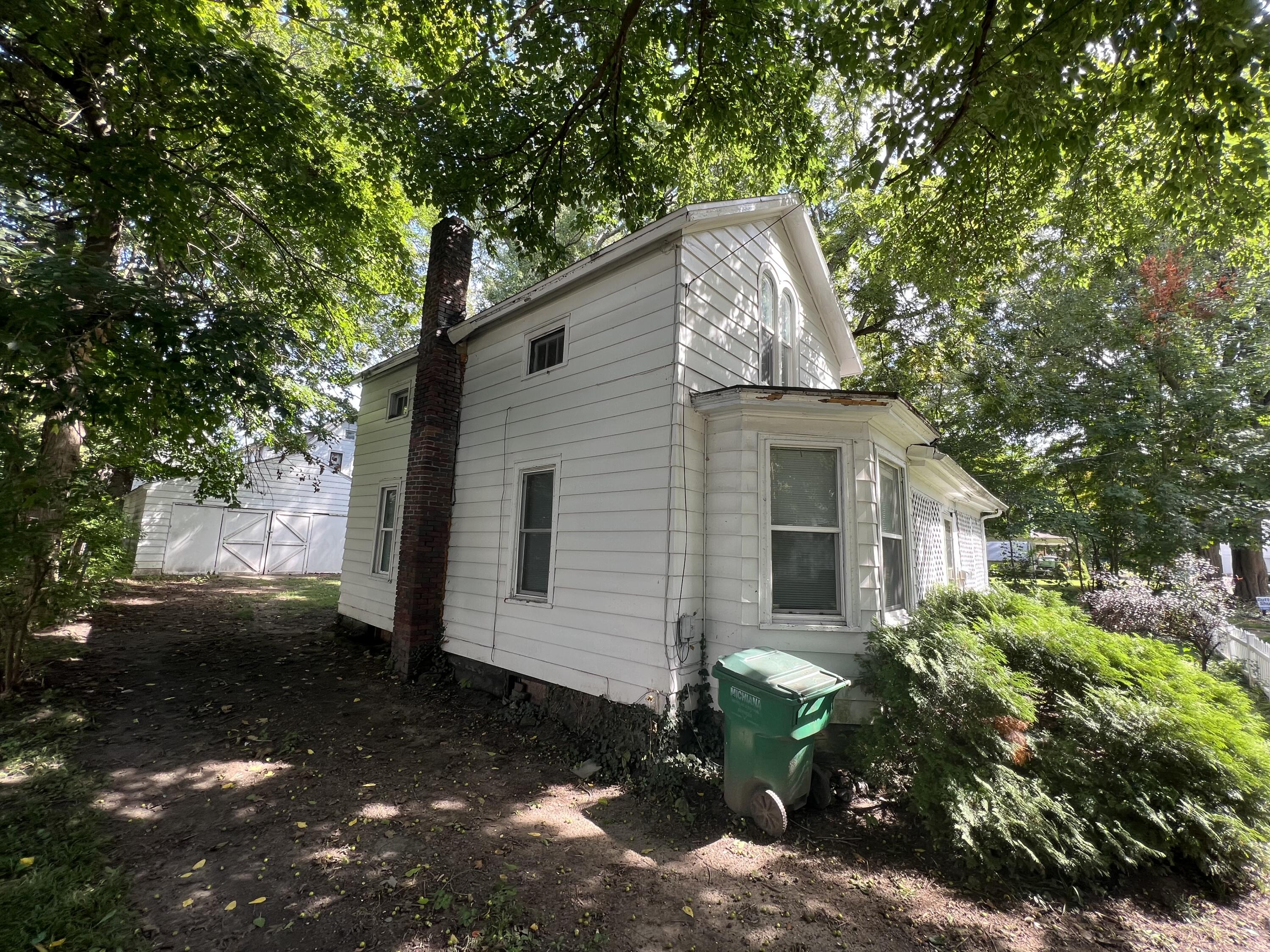 327 S 4th Street