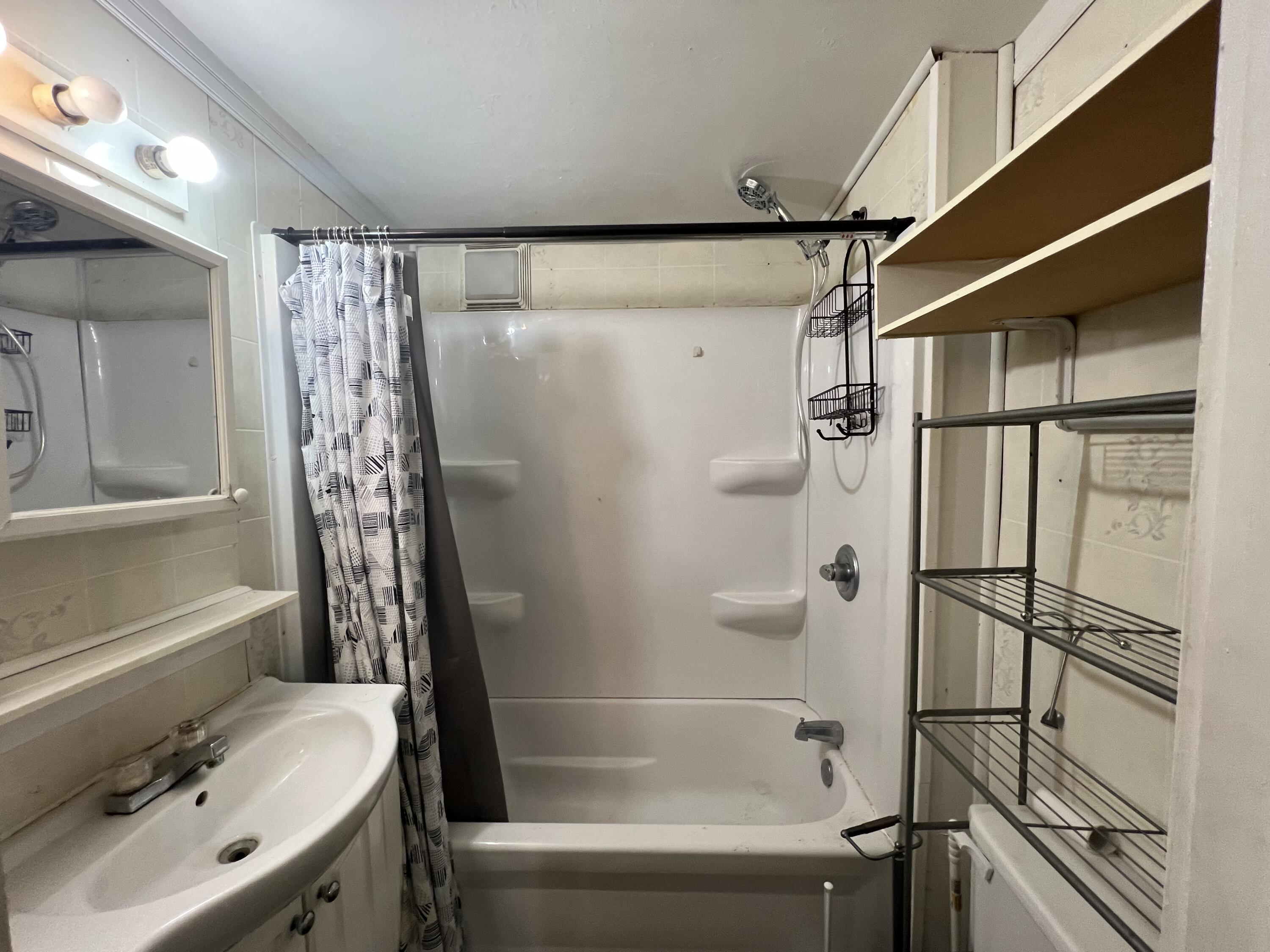 327 S 4th Street