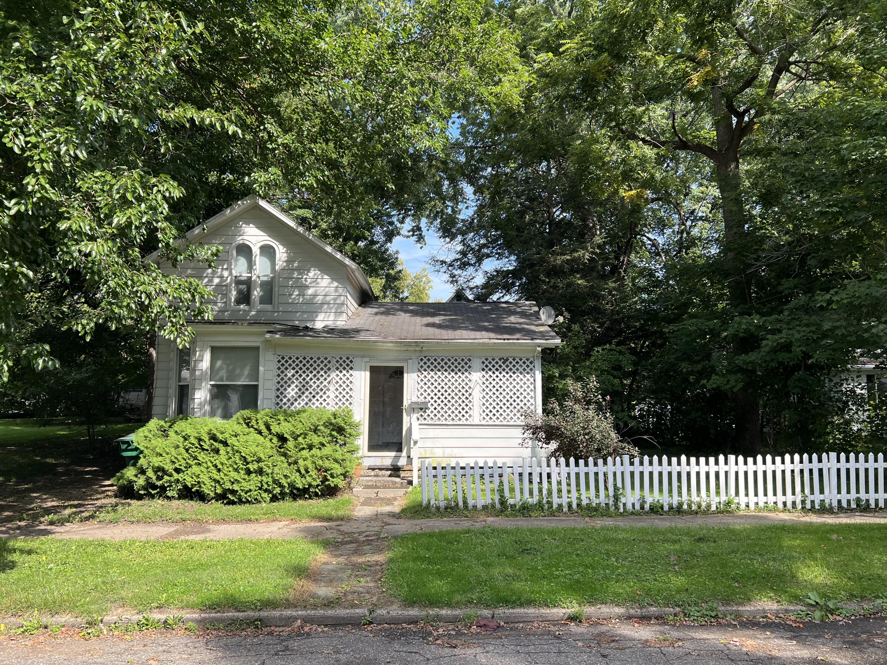 327 S 4th Street
