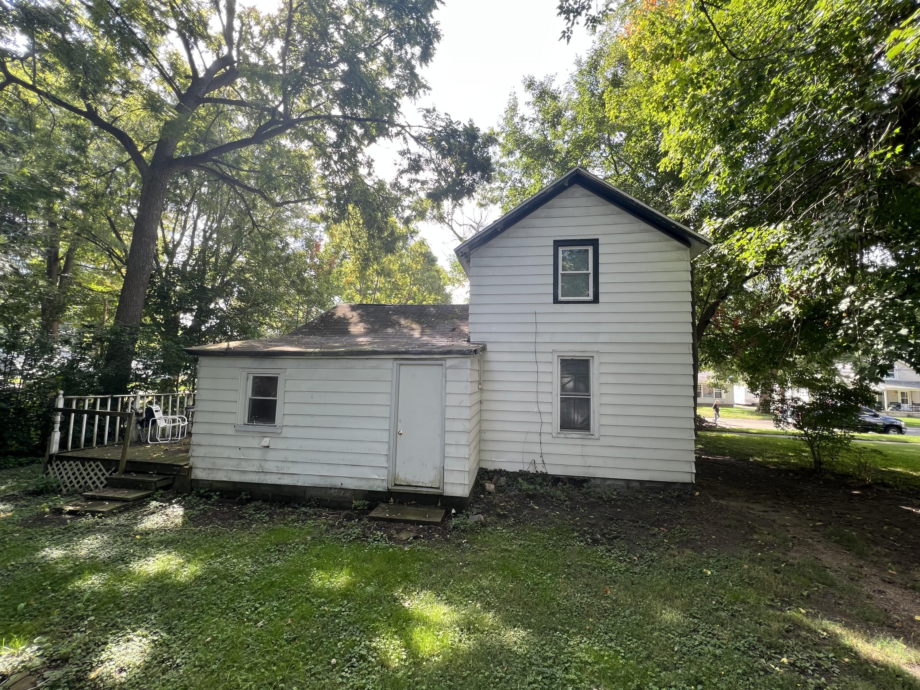 327 S 4th Street