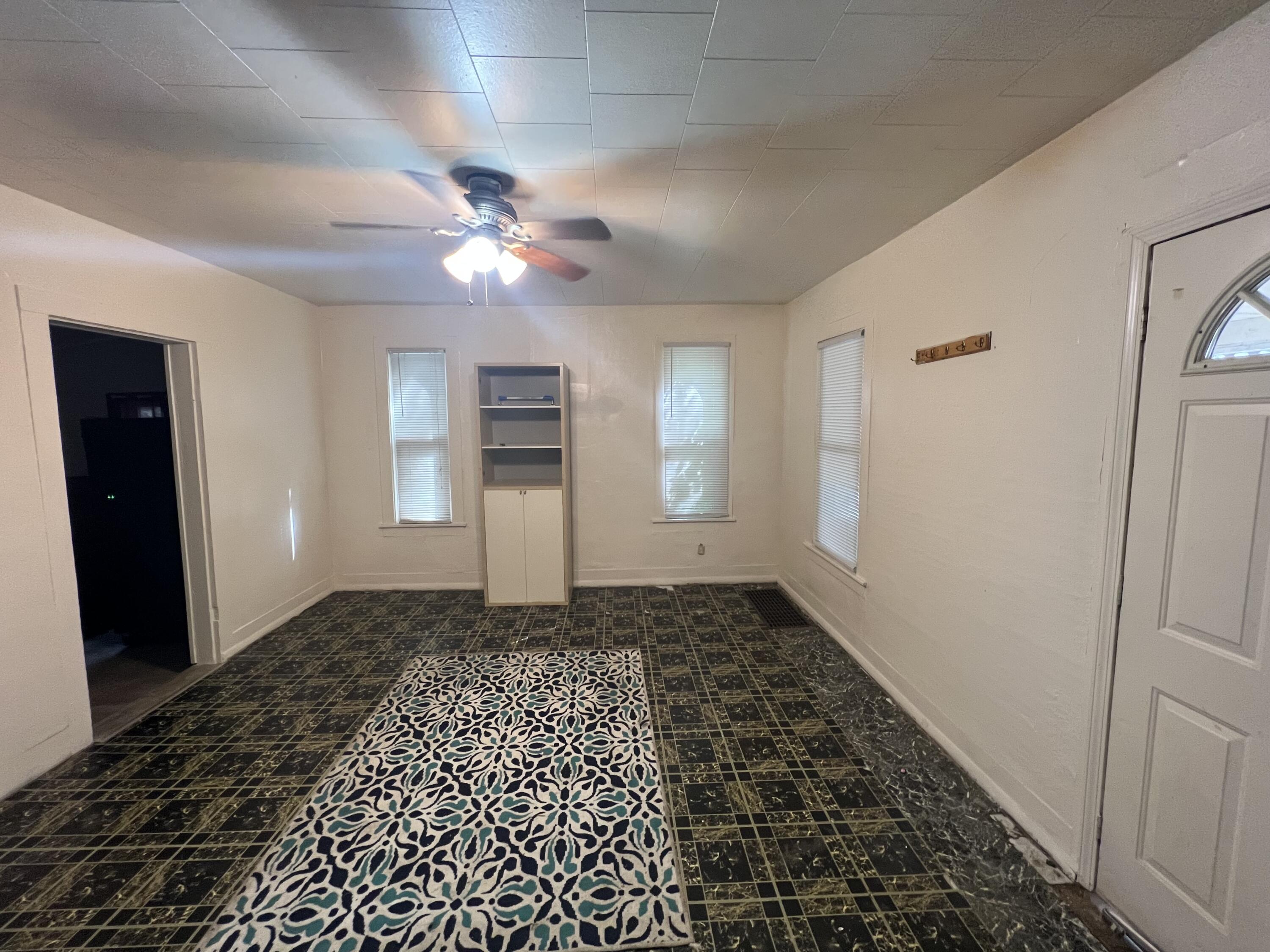 327 S 4th Street