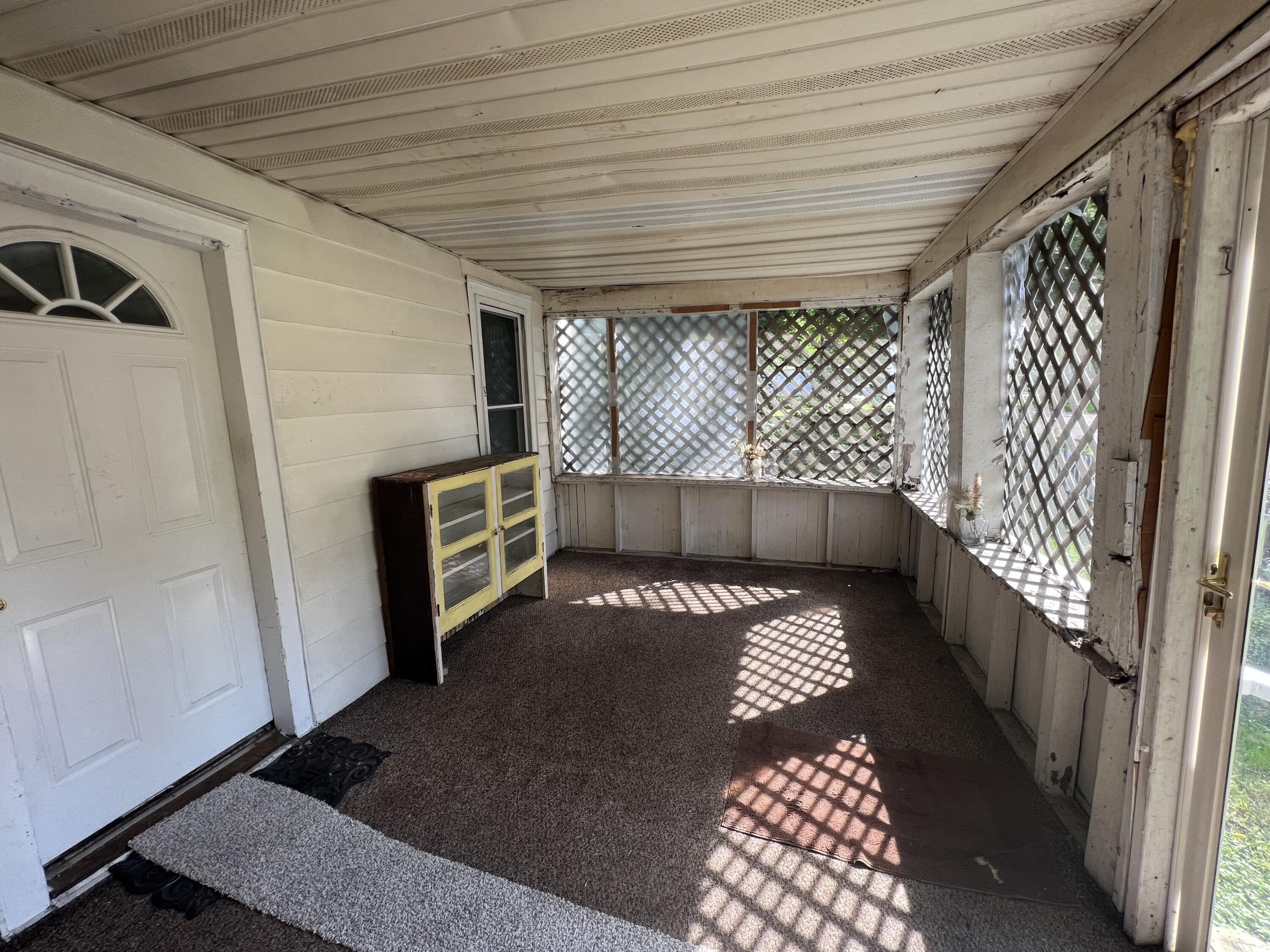 327 S 4th Street