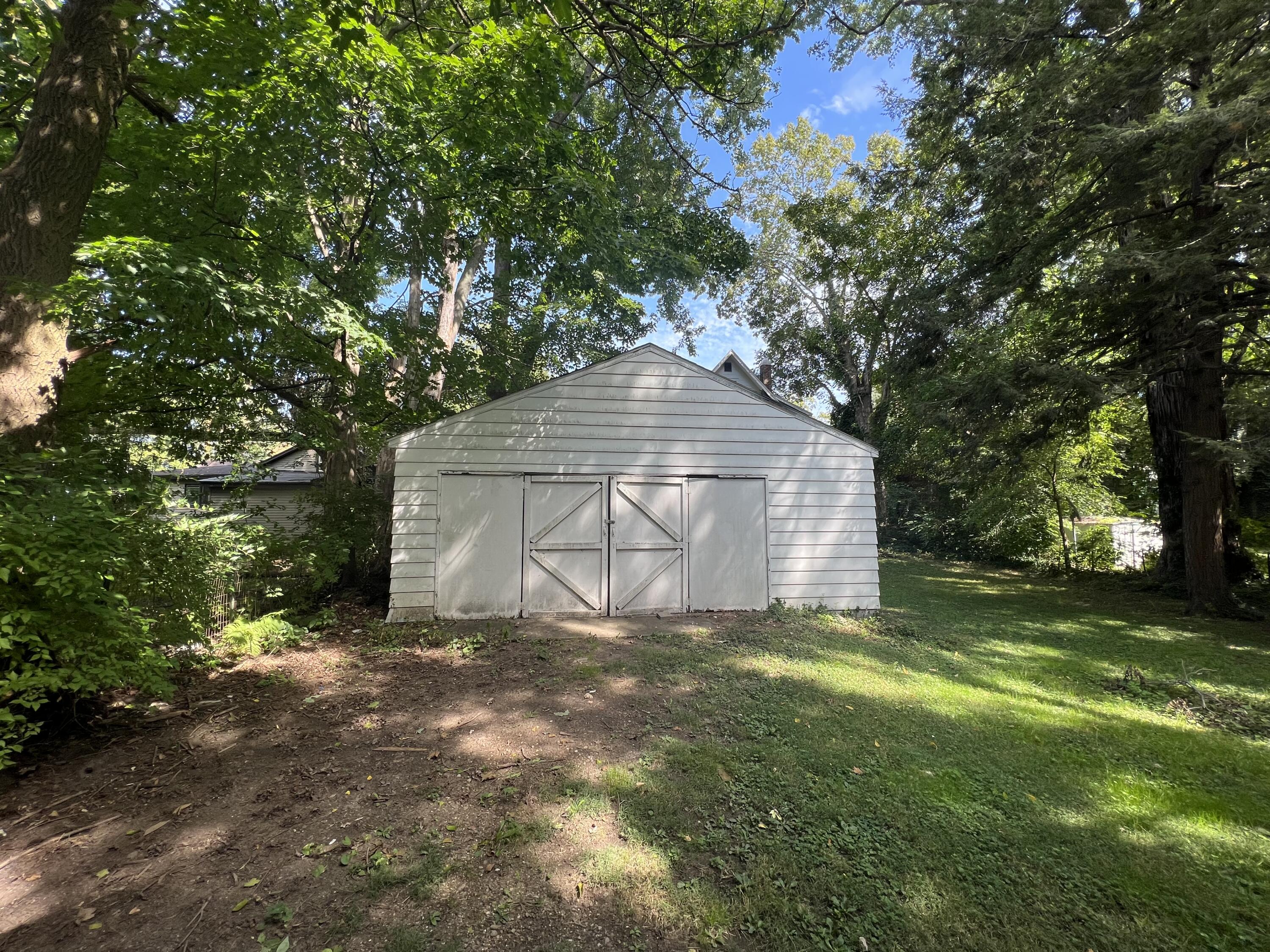 327 S 4th Street