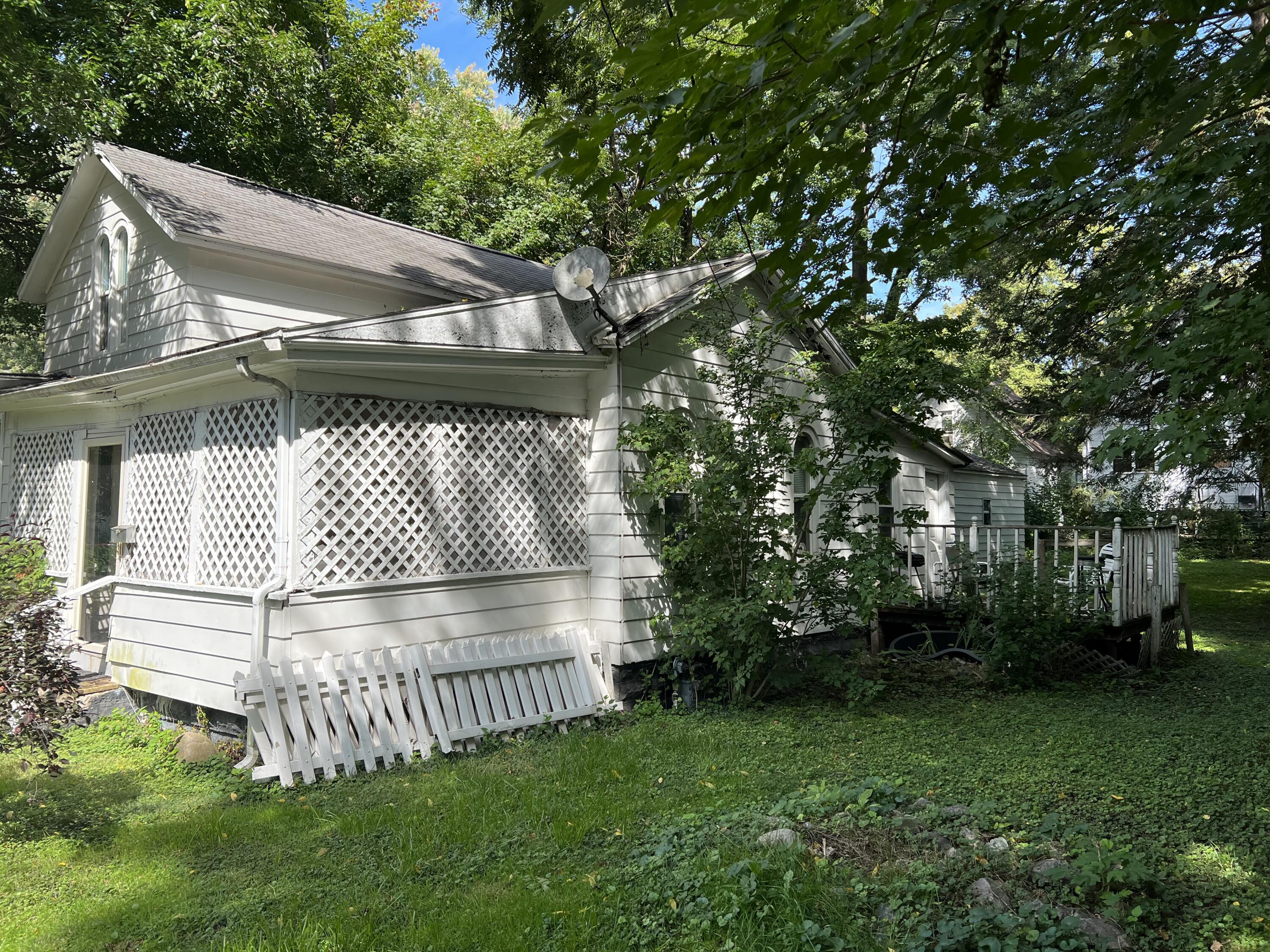 327 S 4th Street
