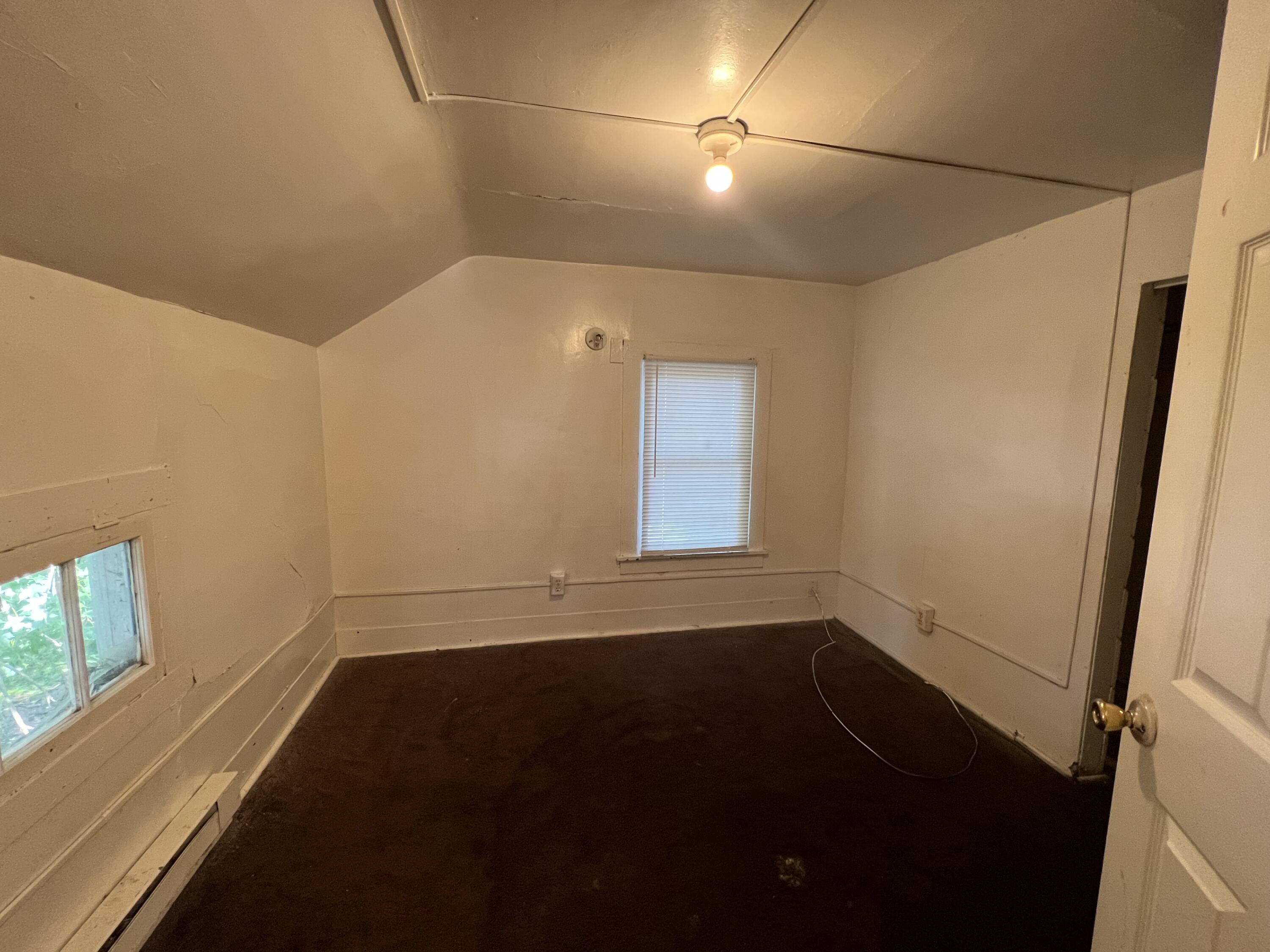 327 S 4th Street