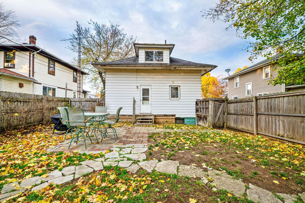 119 Charles Court