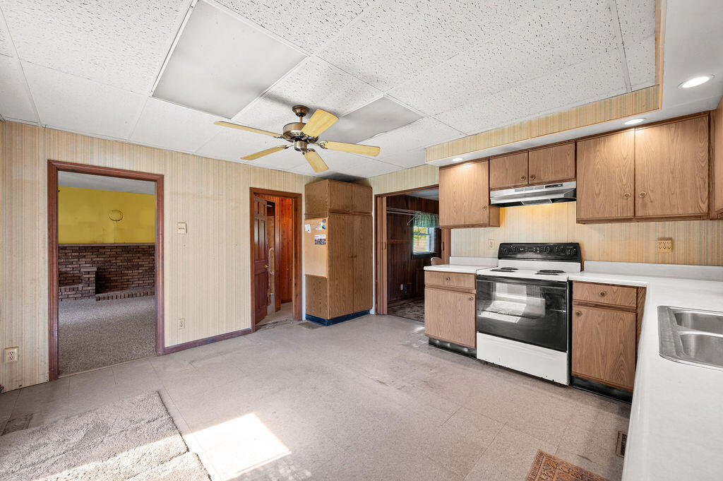 6105 Burrus Road