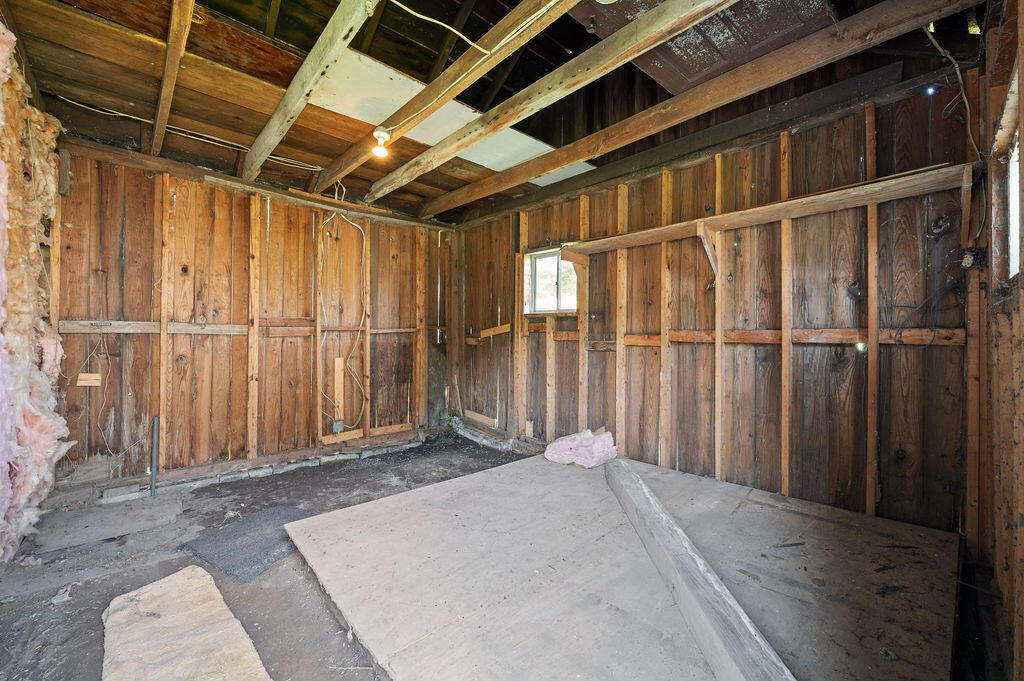 6105 Burrus Road