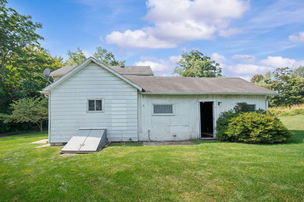 6105 Burrus Road