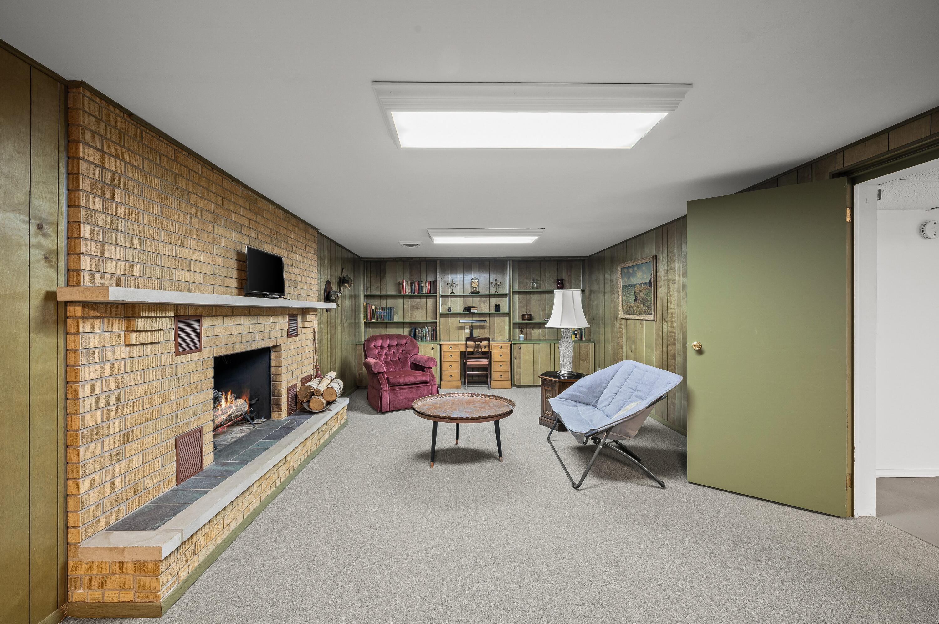 1225 Country Club Drive