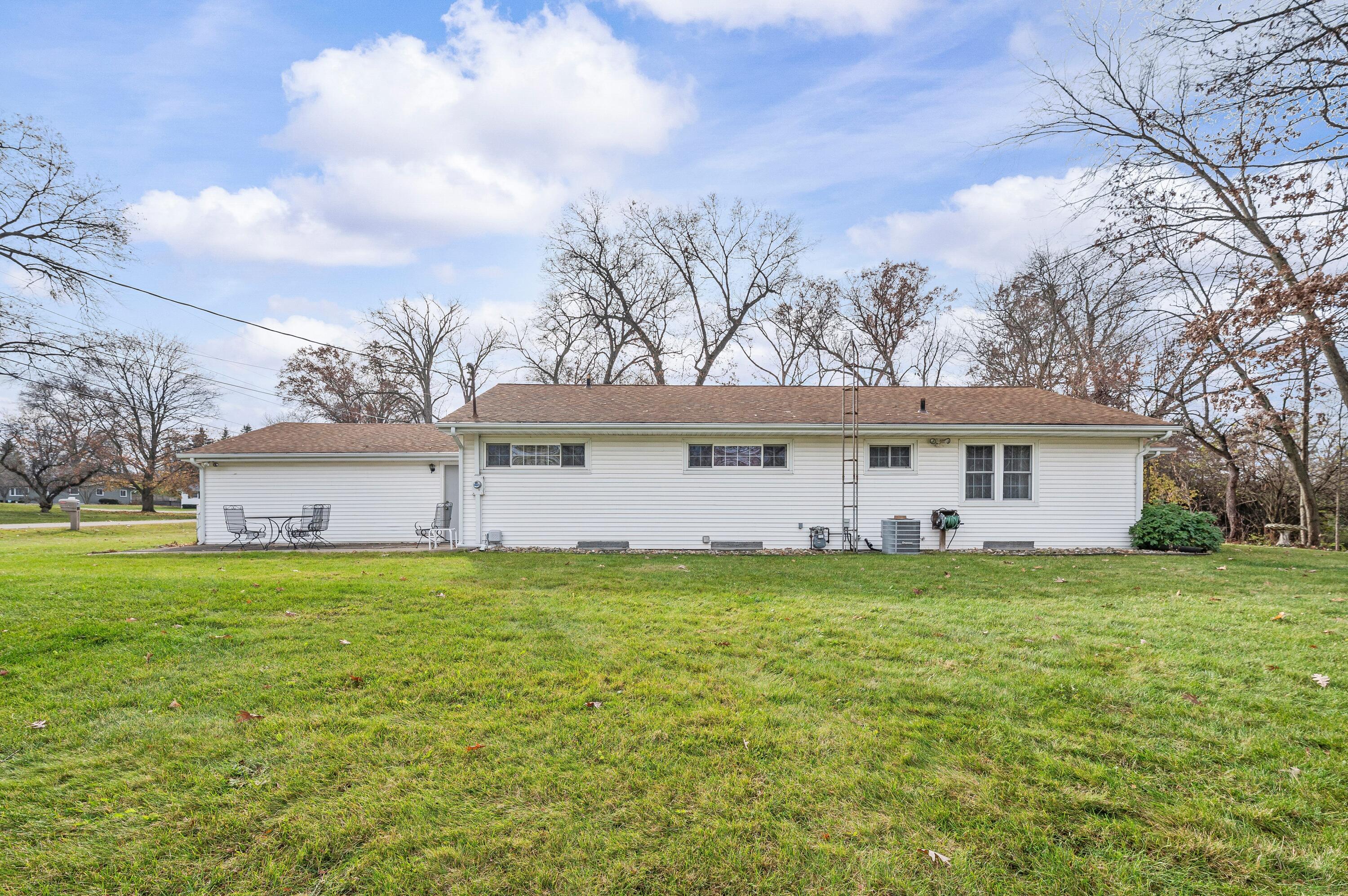 1225 Country Club Drive