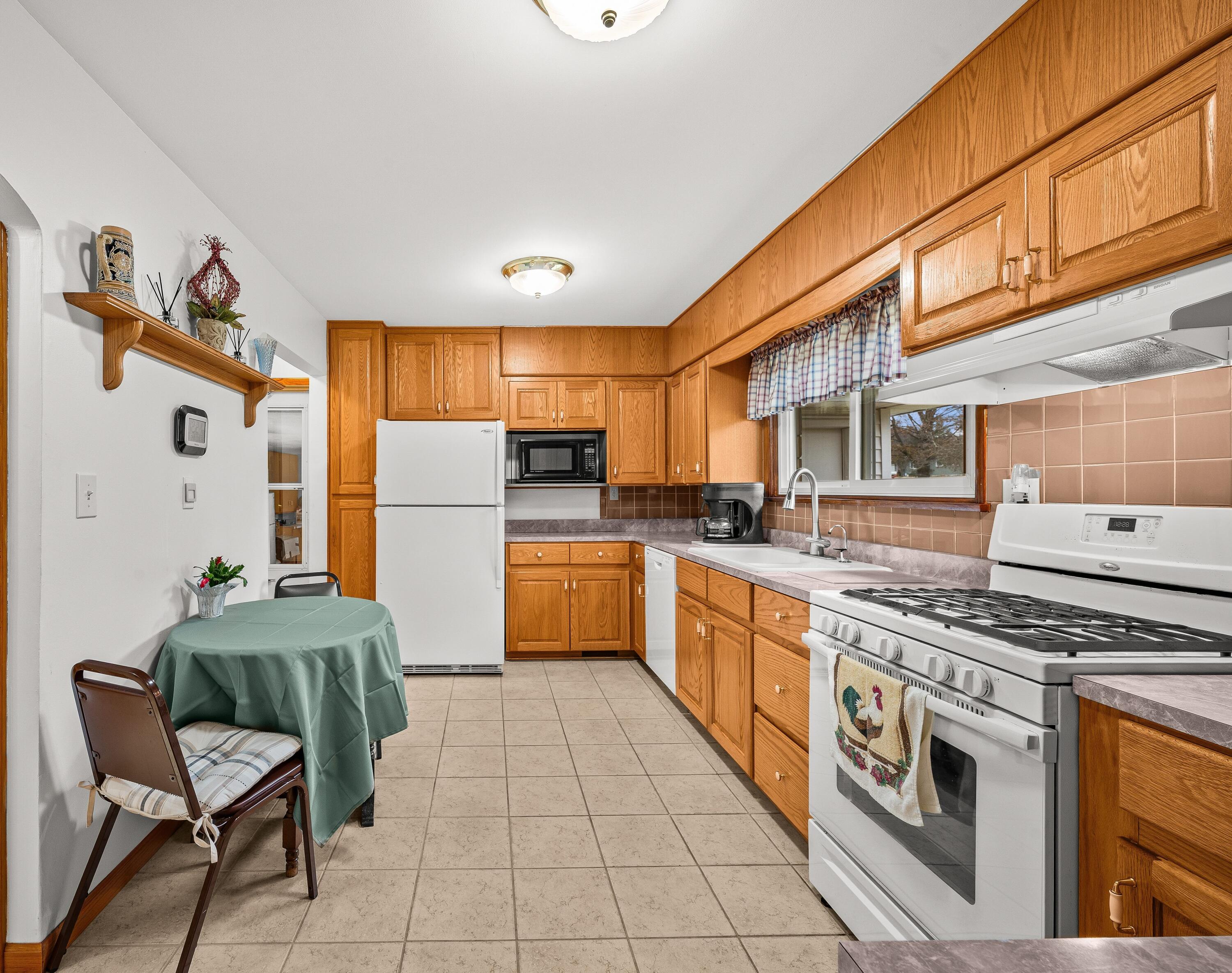 1225 Country Club Drive