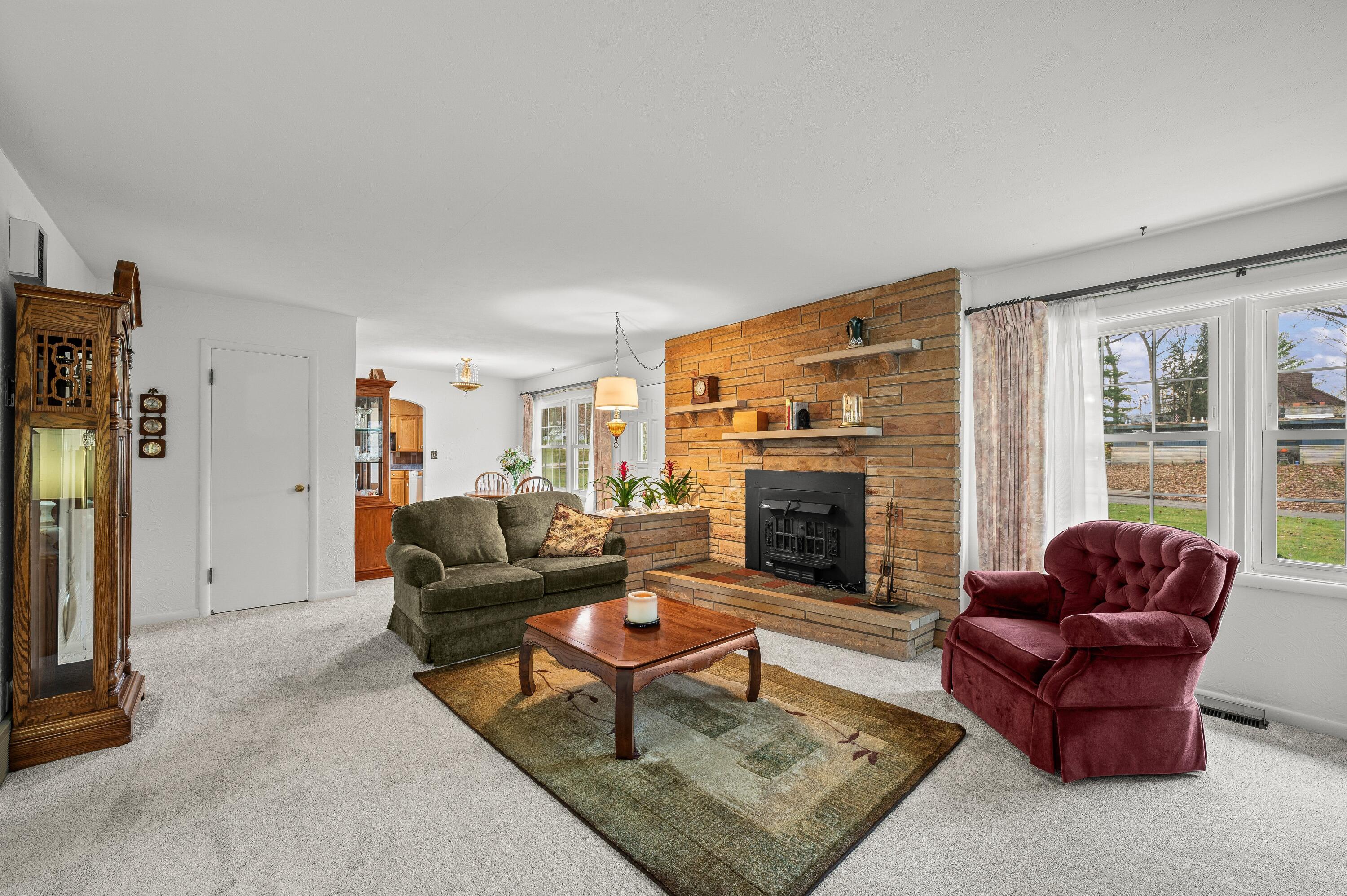 1225 Country Club Drive