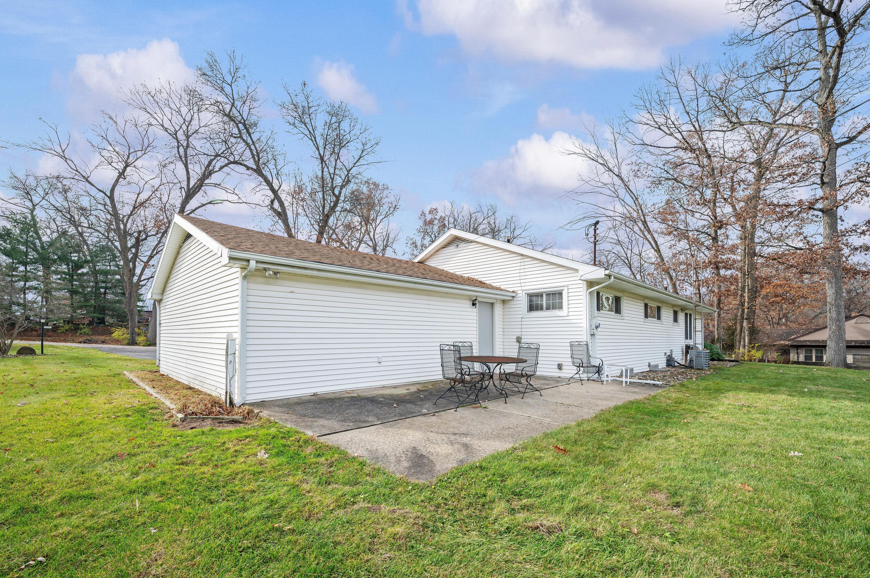 1225 Country Club Drive