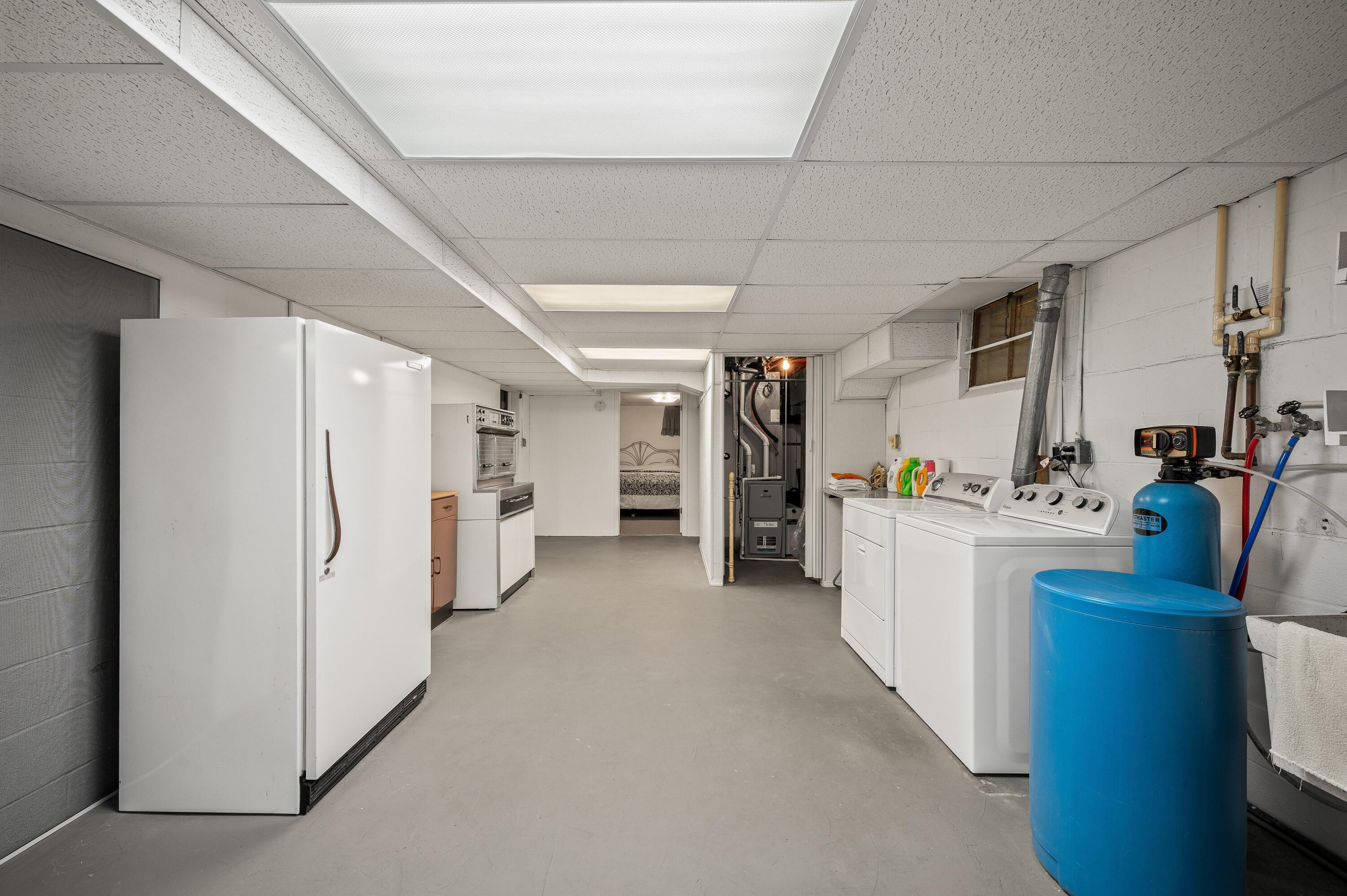 1225 Country Club Drive