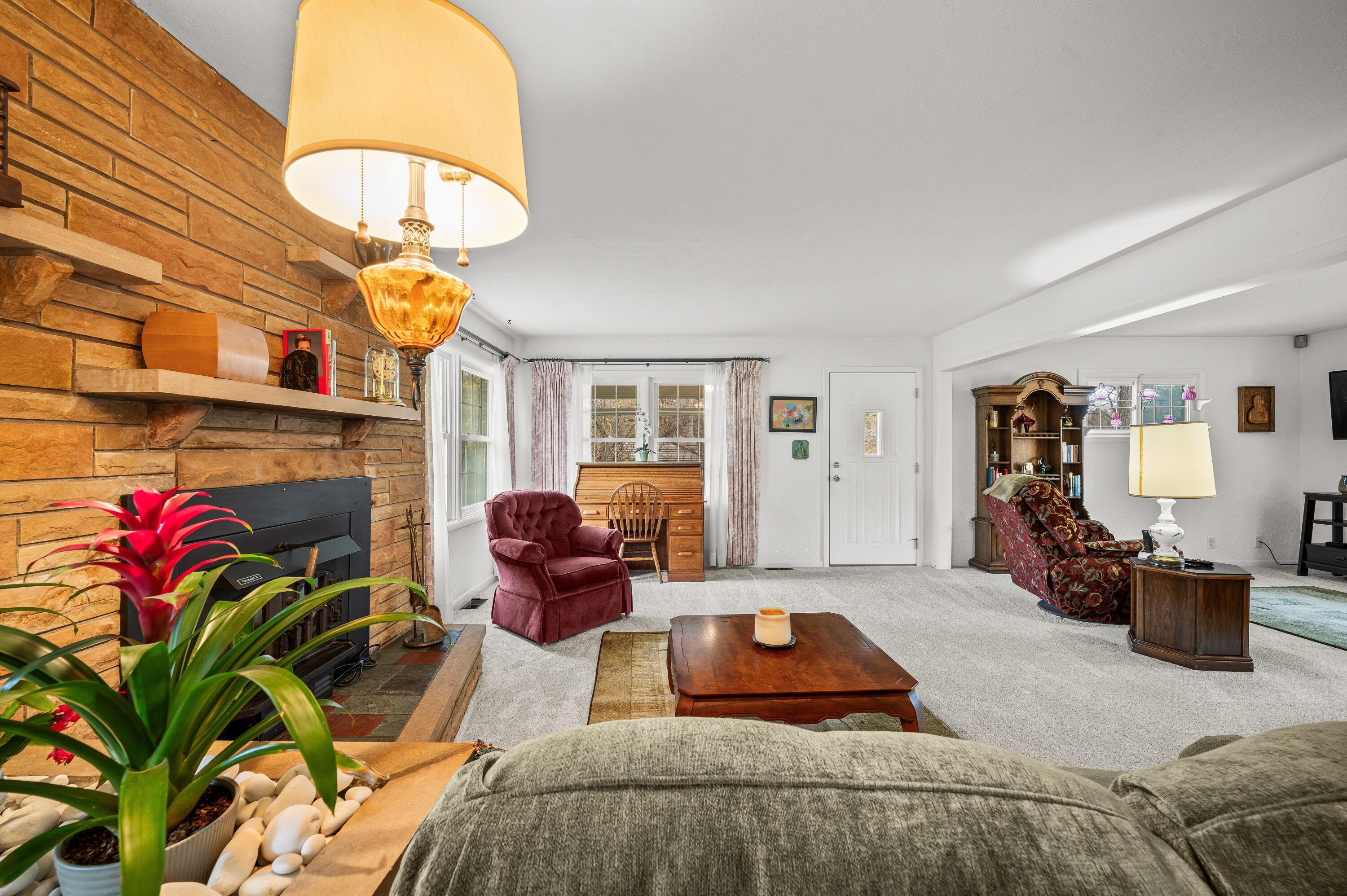 1225 Country Club Drive