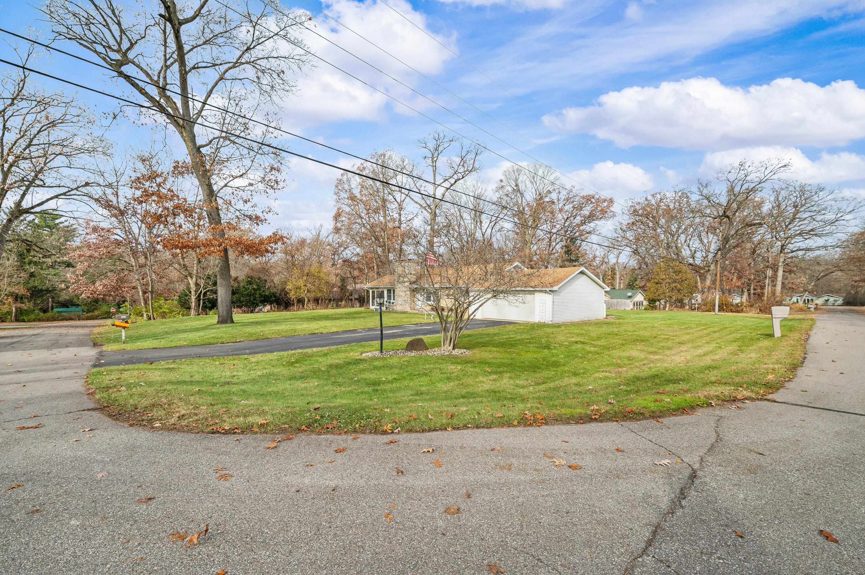 1225 Country Club Drive