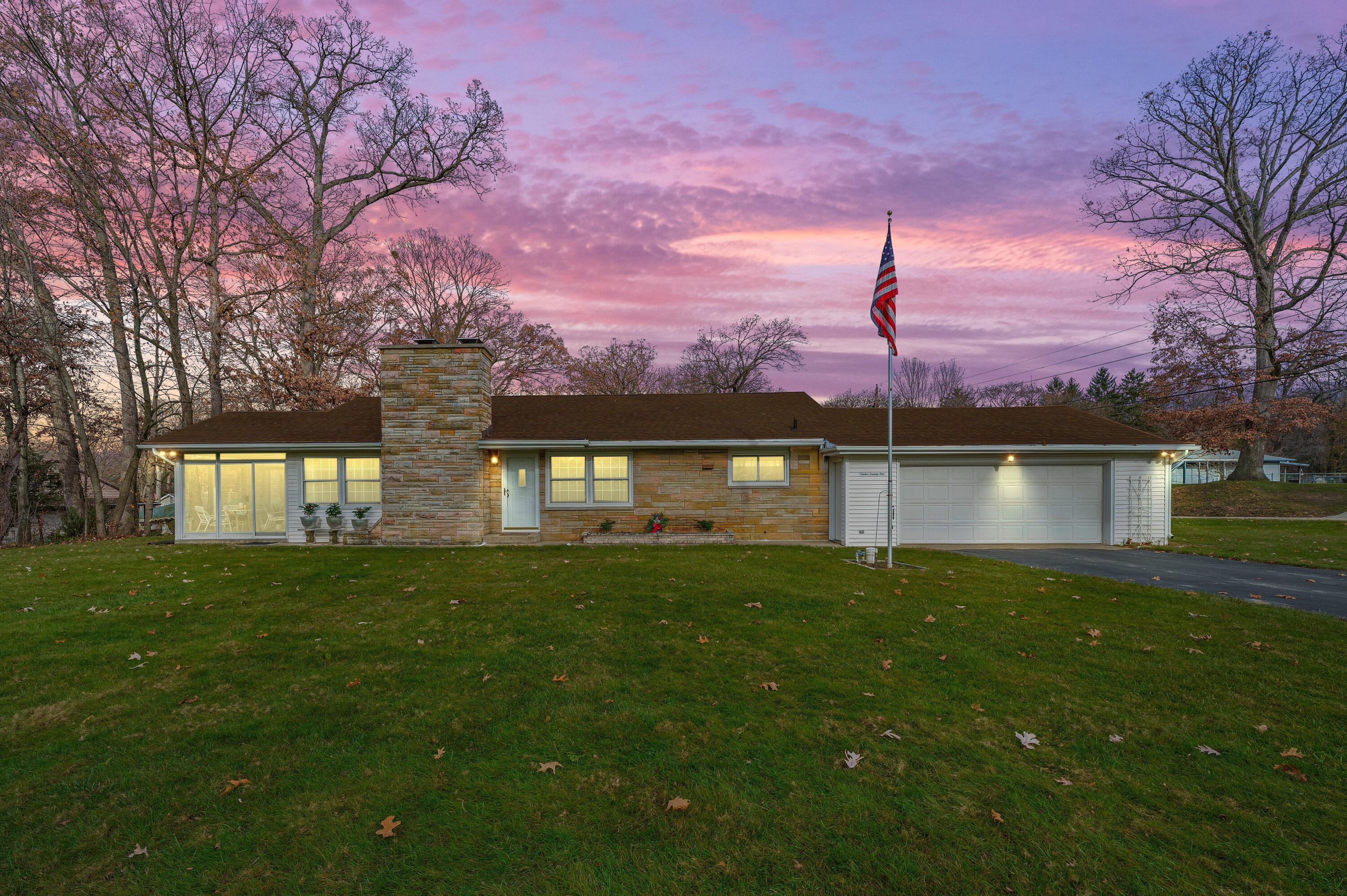 1225 Country Club Drive