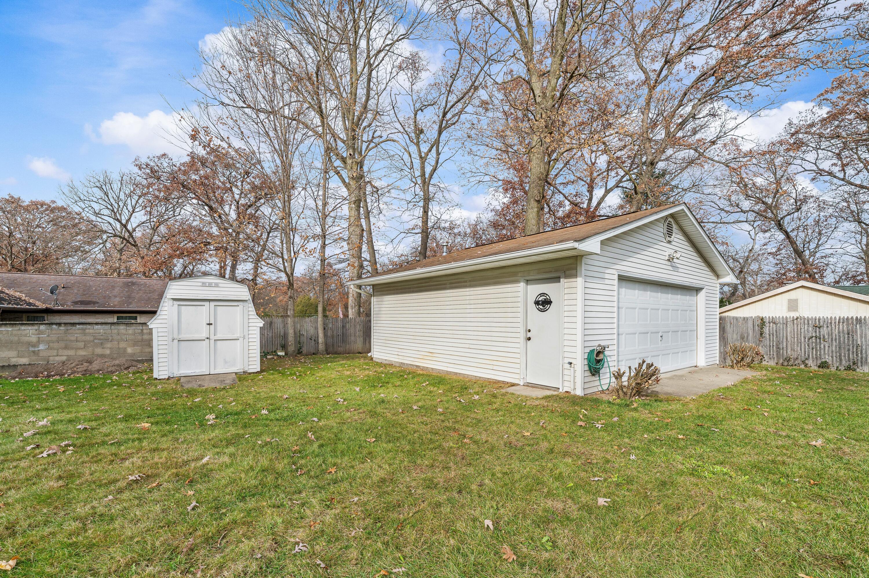 1225 Country Club Drive