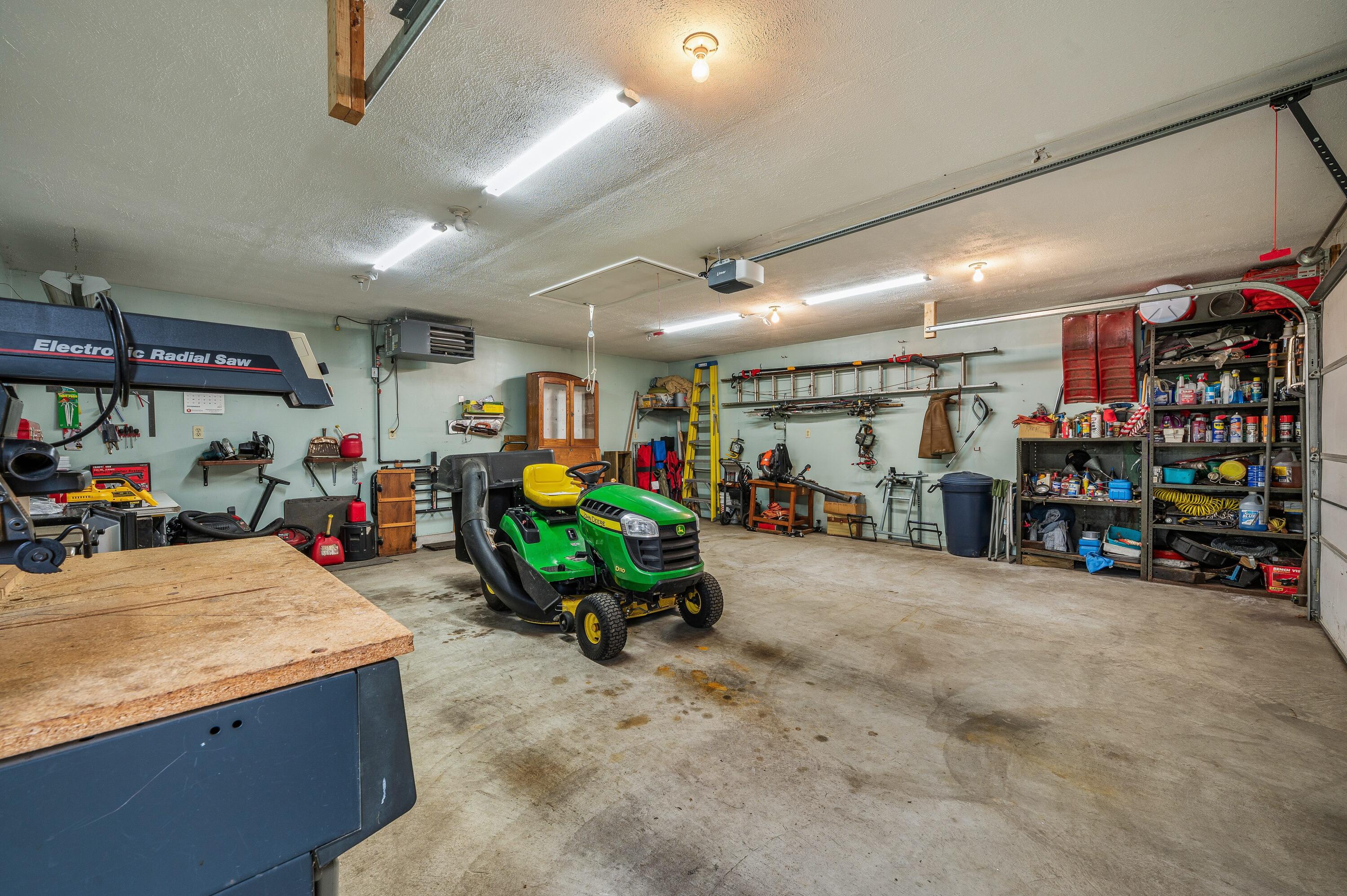 1225 Country Club Drive