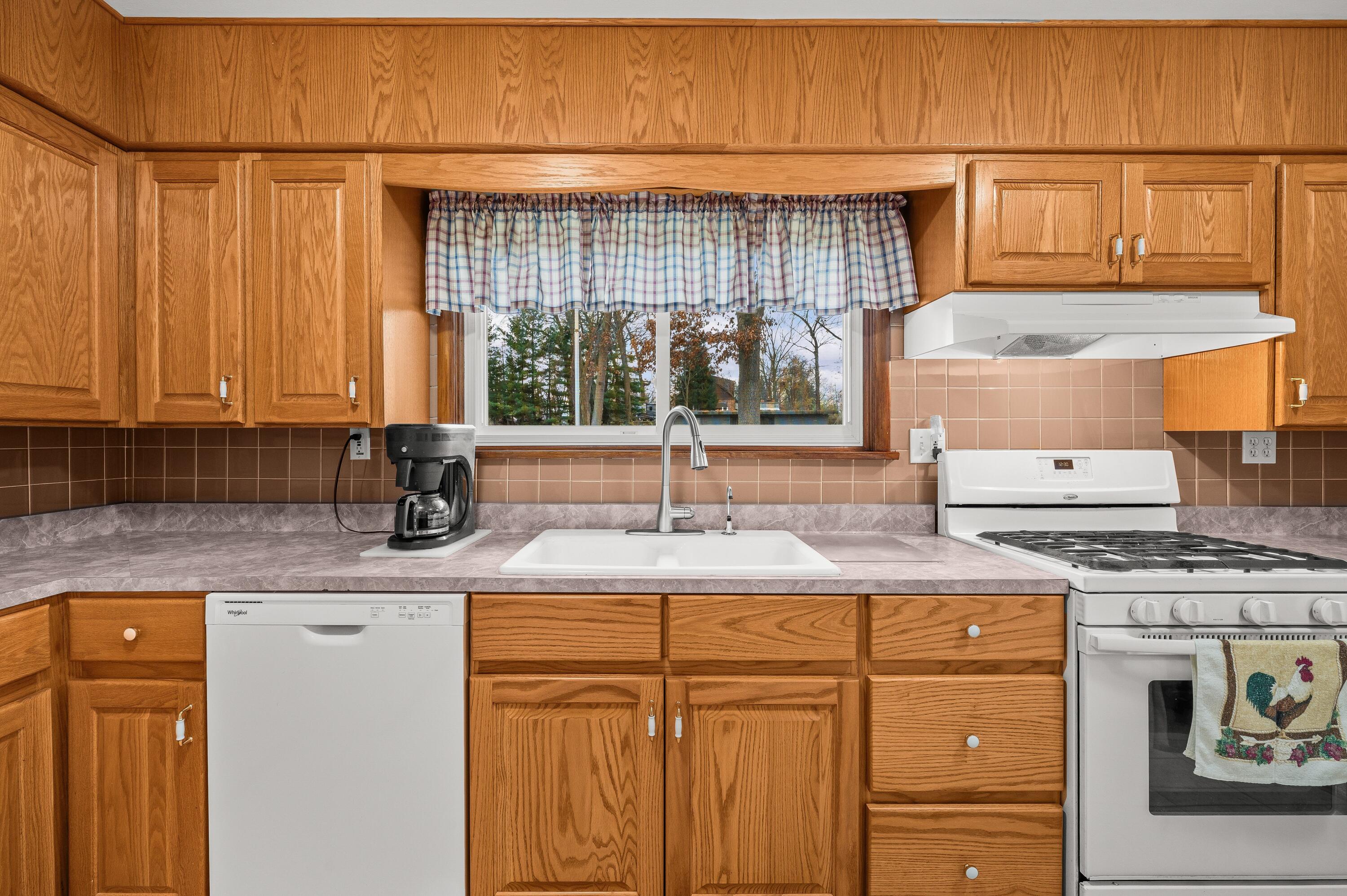 1225 Country Club Drive