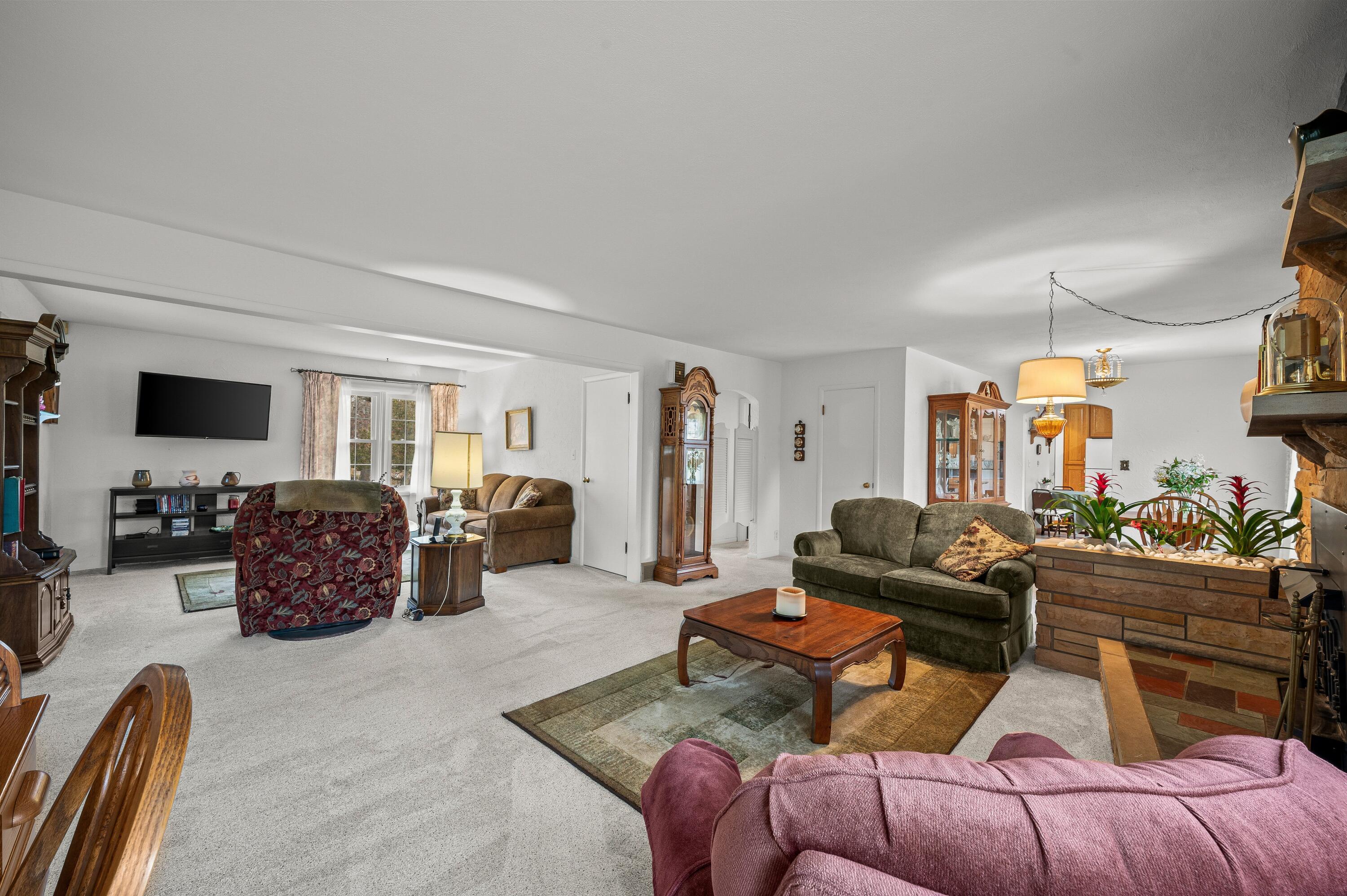 1225 Country Club Drive