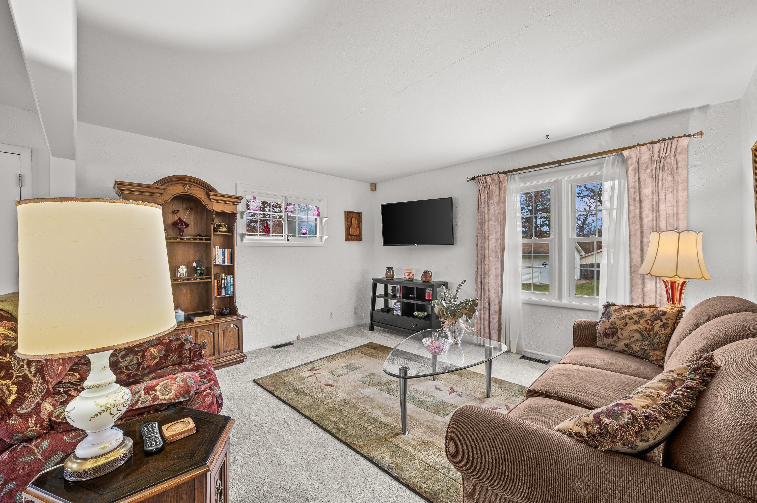 1225 Country Club Drive