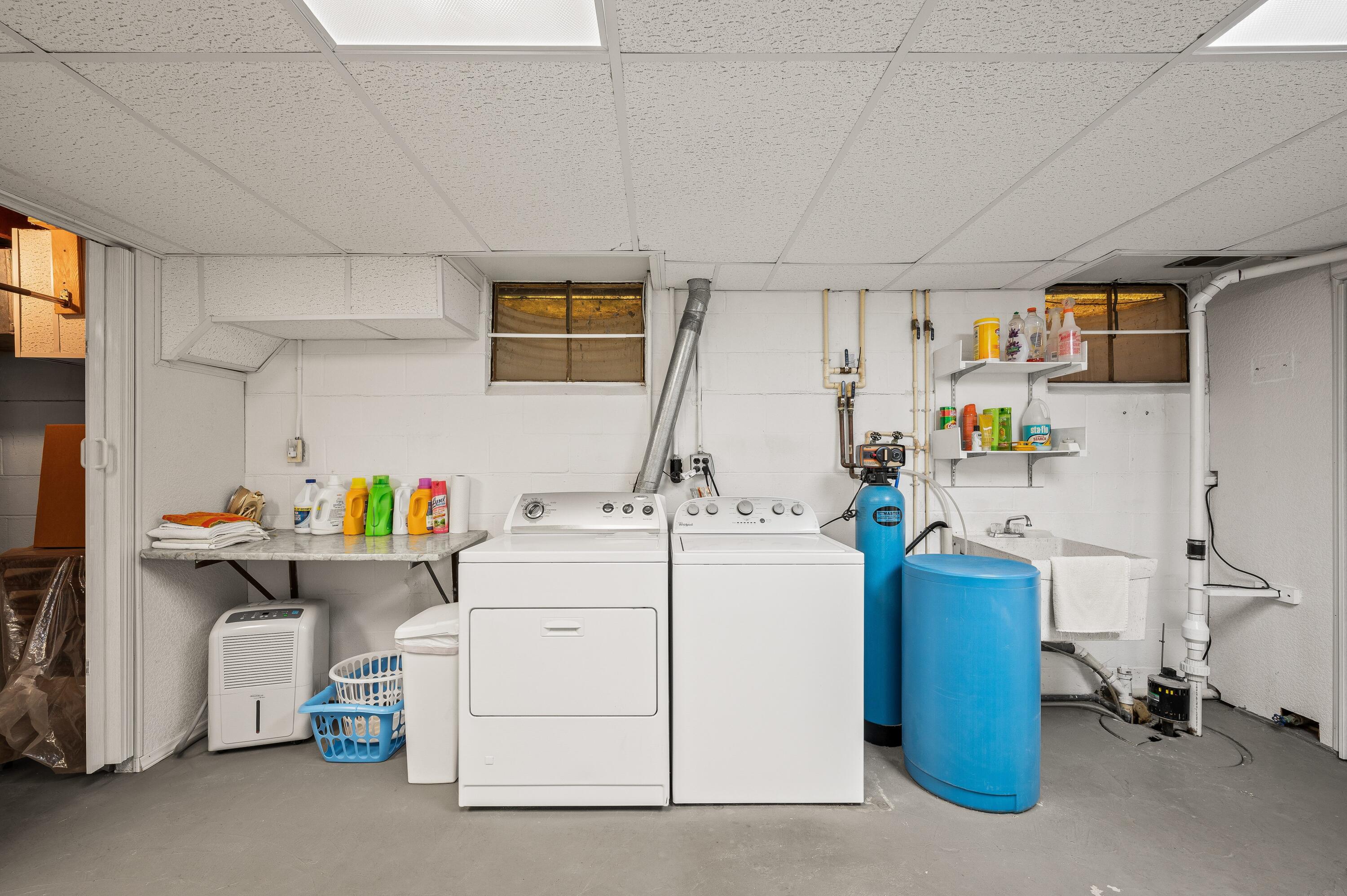 1225 Country Club Drive