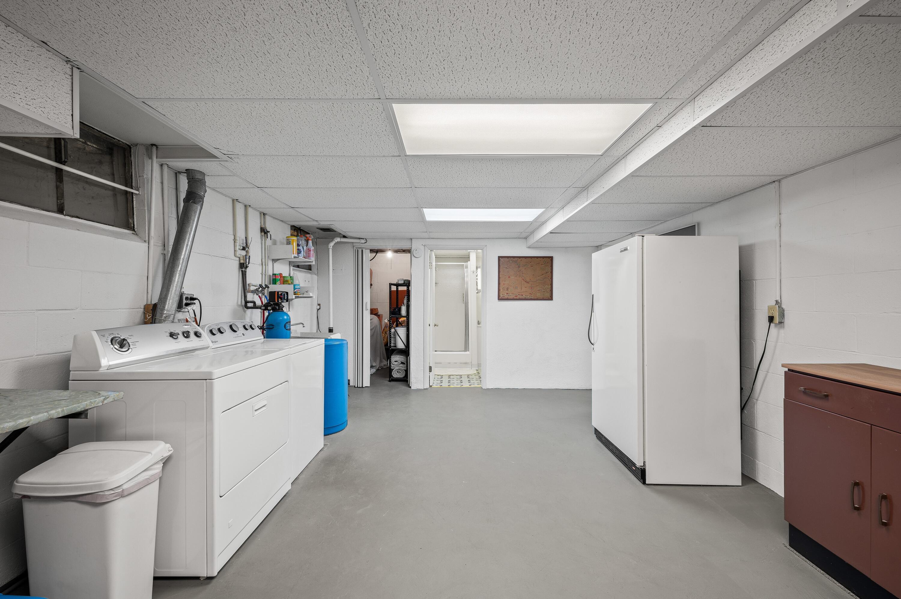 1225 Country Club Drive