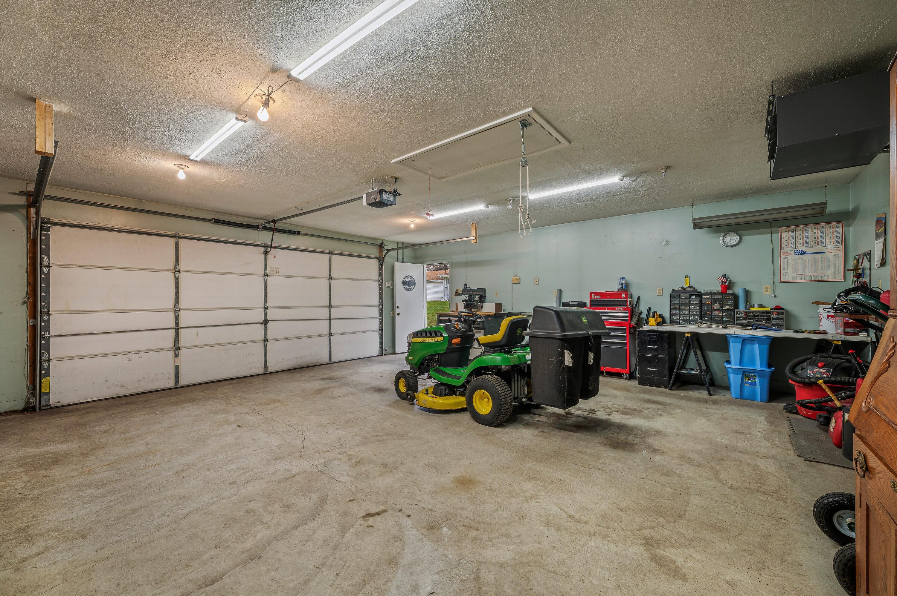 1225 Country Club Drive