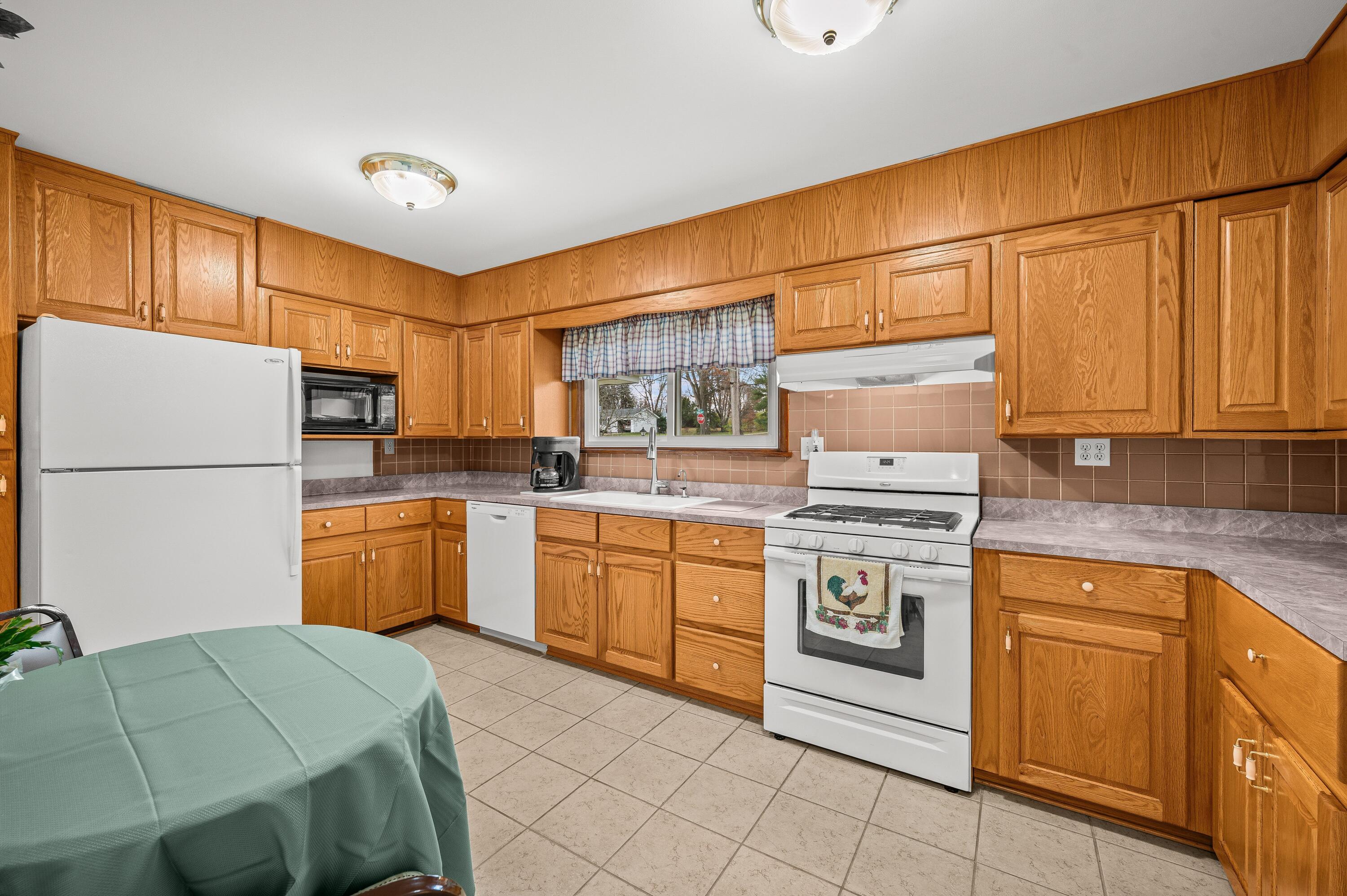 1225 Country Club Drive