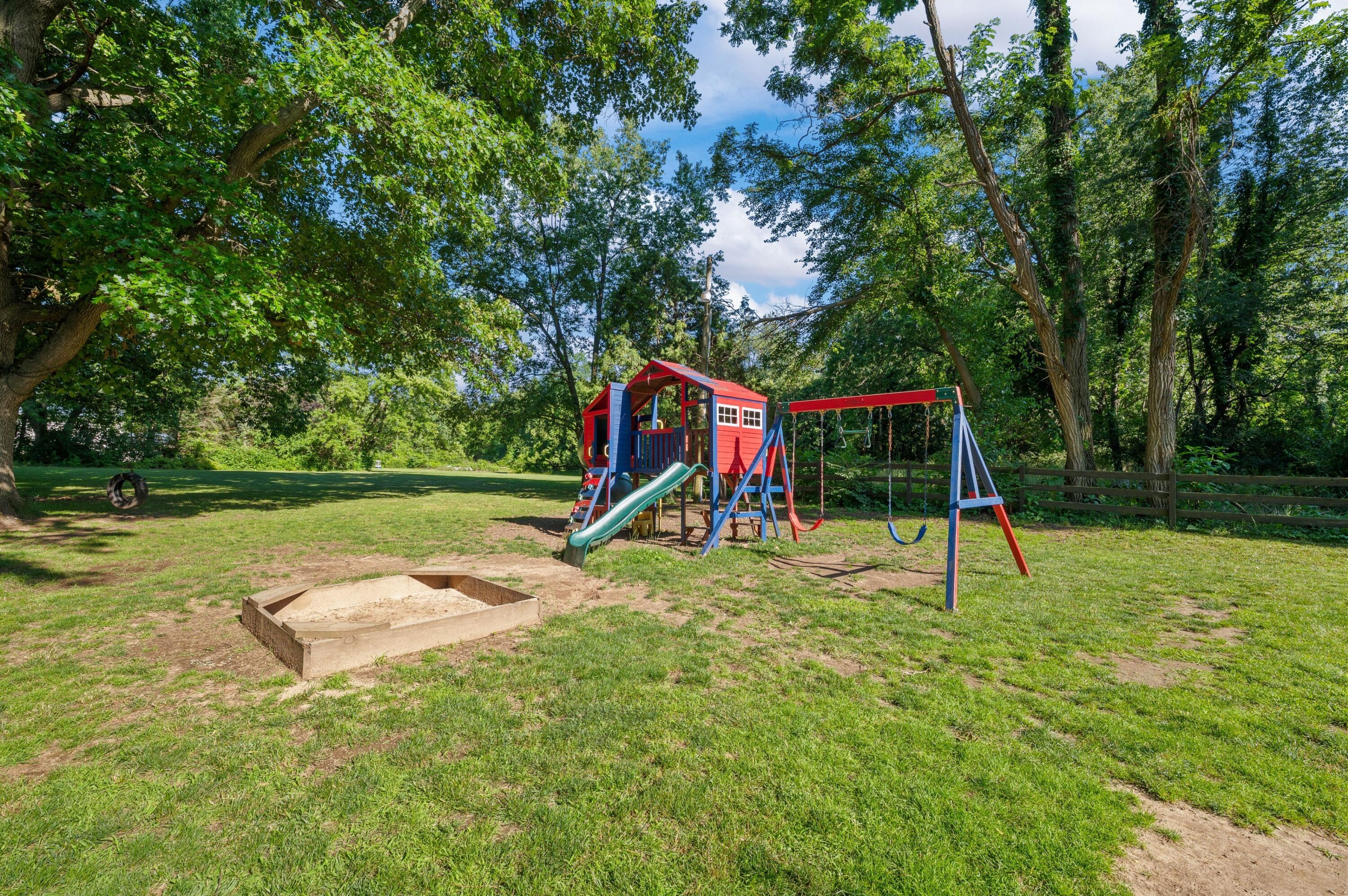 1523 Balmoral Lane