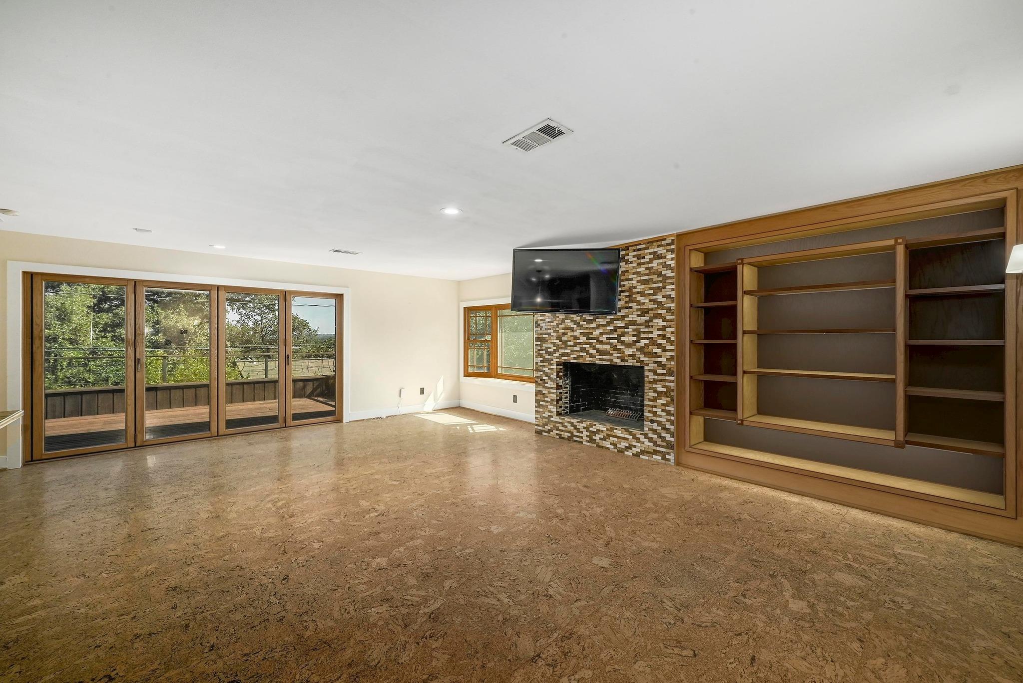 2204 Spring Creek DR