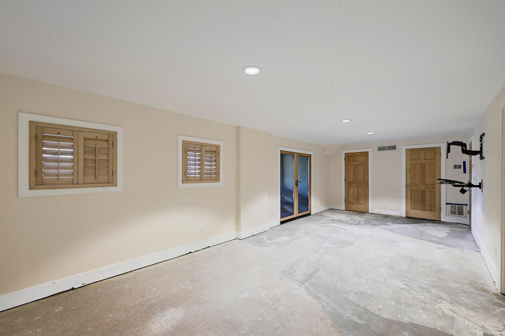 2204 Spring Creek DR