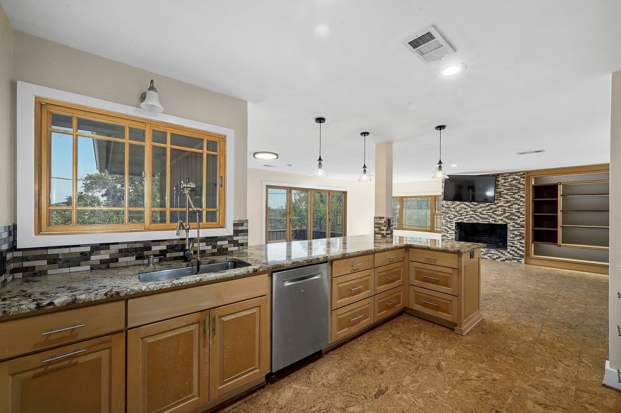 2204 Spring Creek DR