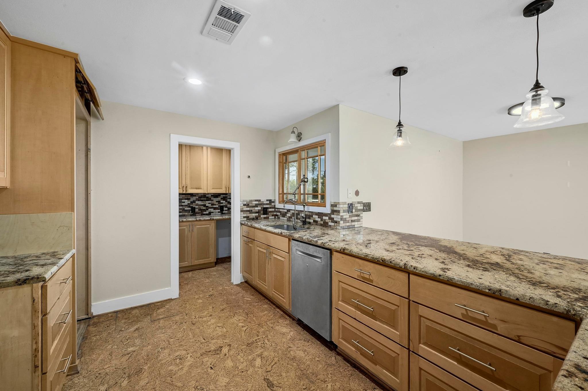 2204 Spring Creek DR