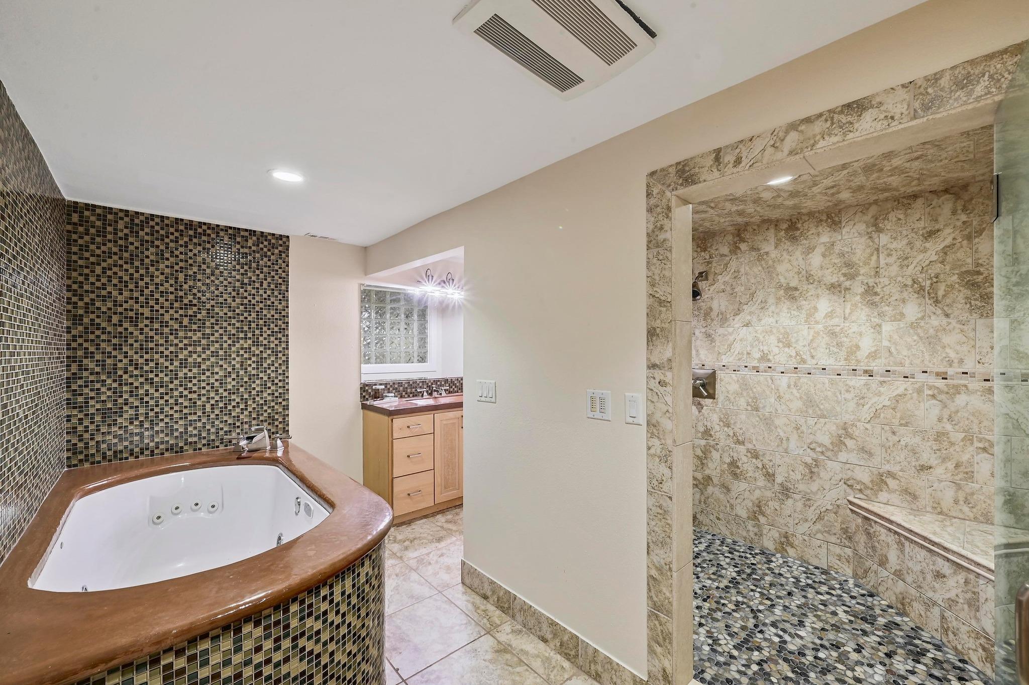 2204 Spring Creek DR
